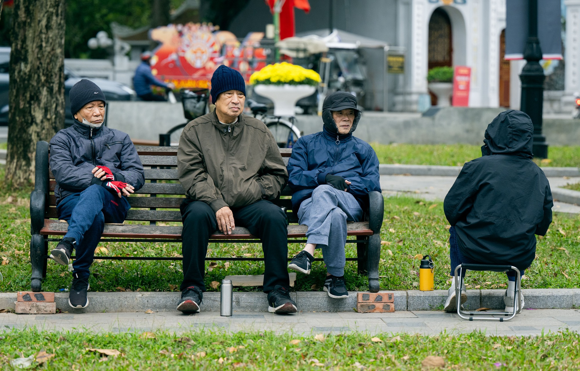 Ảnh, clip: H&agrave; Nội ch&igrave;m trong những ng&agrave;y gi&aacute; r&eacute;t nhất từ đầu Đ&ocirc;ng- Ảnh 14.
