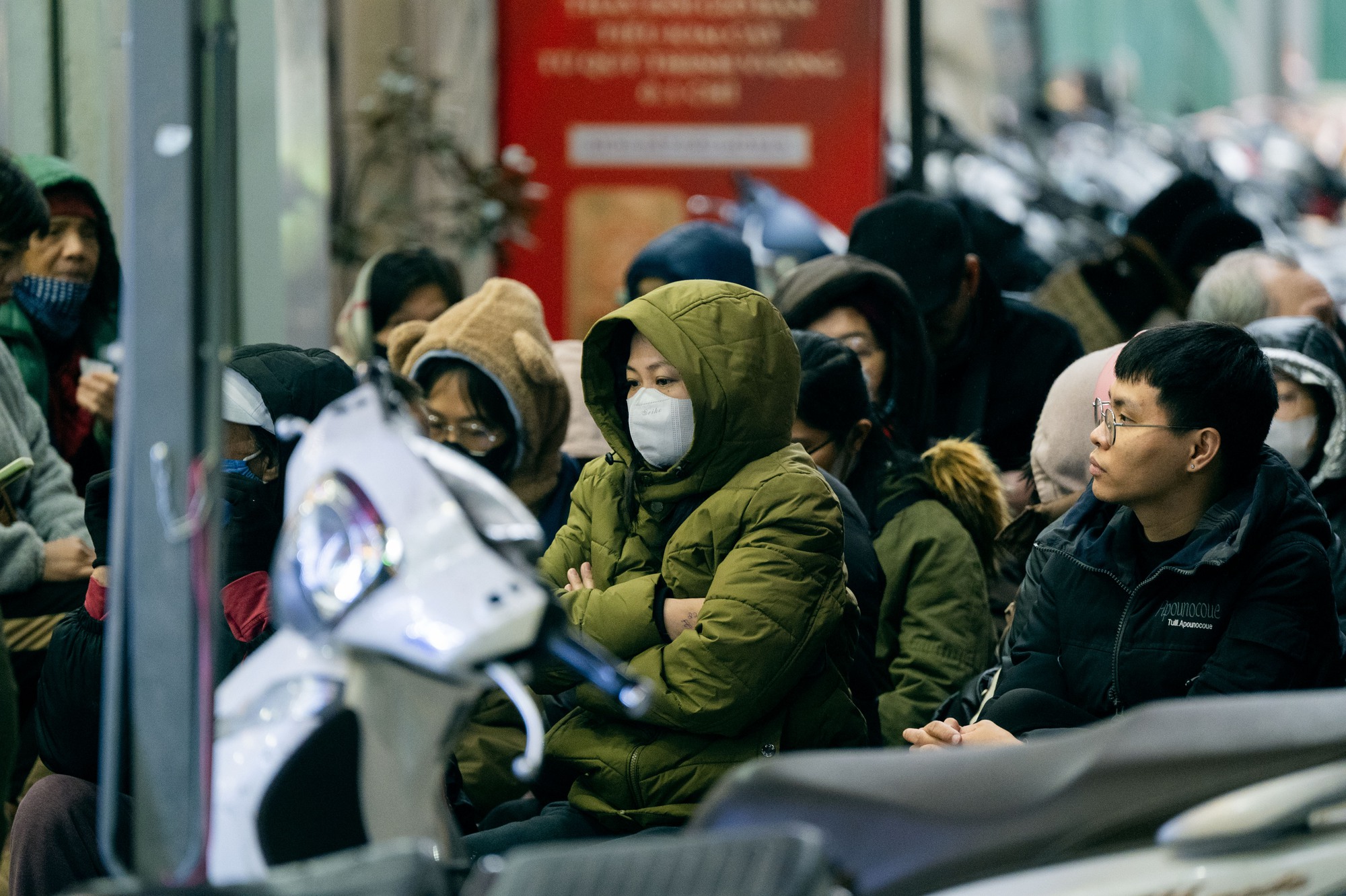 Ảnh, clip: H&agrave; Nội ch&igrave;m trong những ng&agrave;y gi&aacute; r&eacute;t nhất từ đầu Đ&ocirc;ng- Ảnh 19.