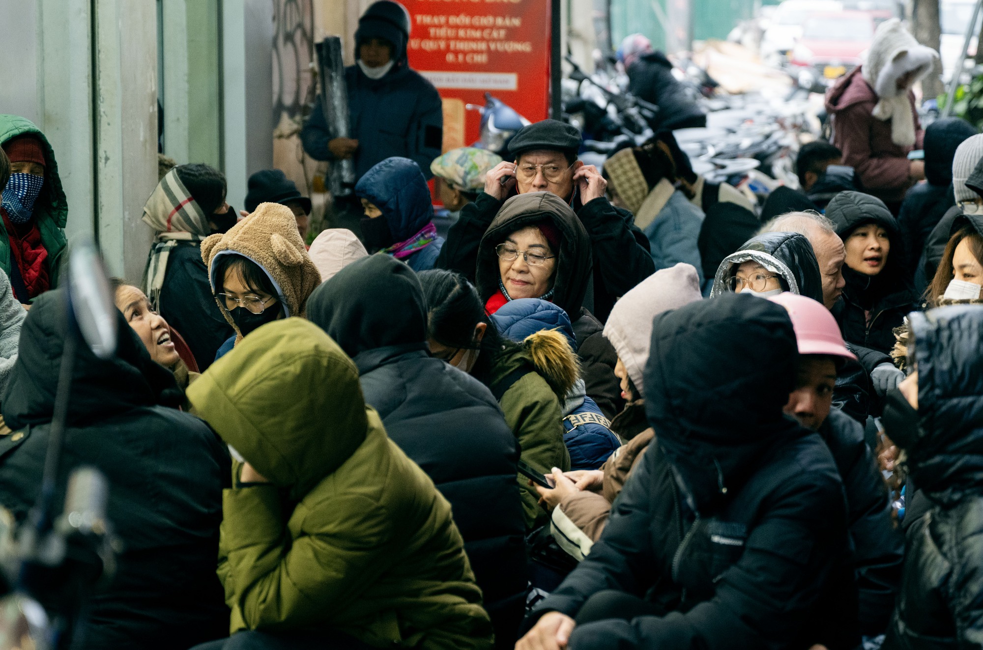 Ảnh, clip: H&agrave; Nội ch&igrave;m trong những ng&agrave;y gi&aacute; r&eacute;t nhất từ đầu Đ&ocirc;ng- Ảnh 20.