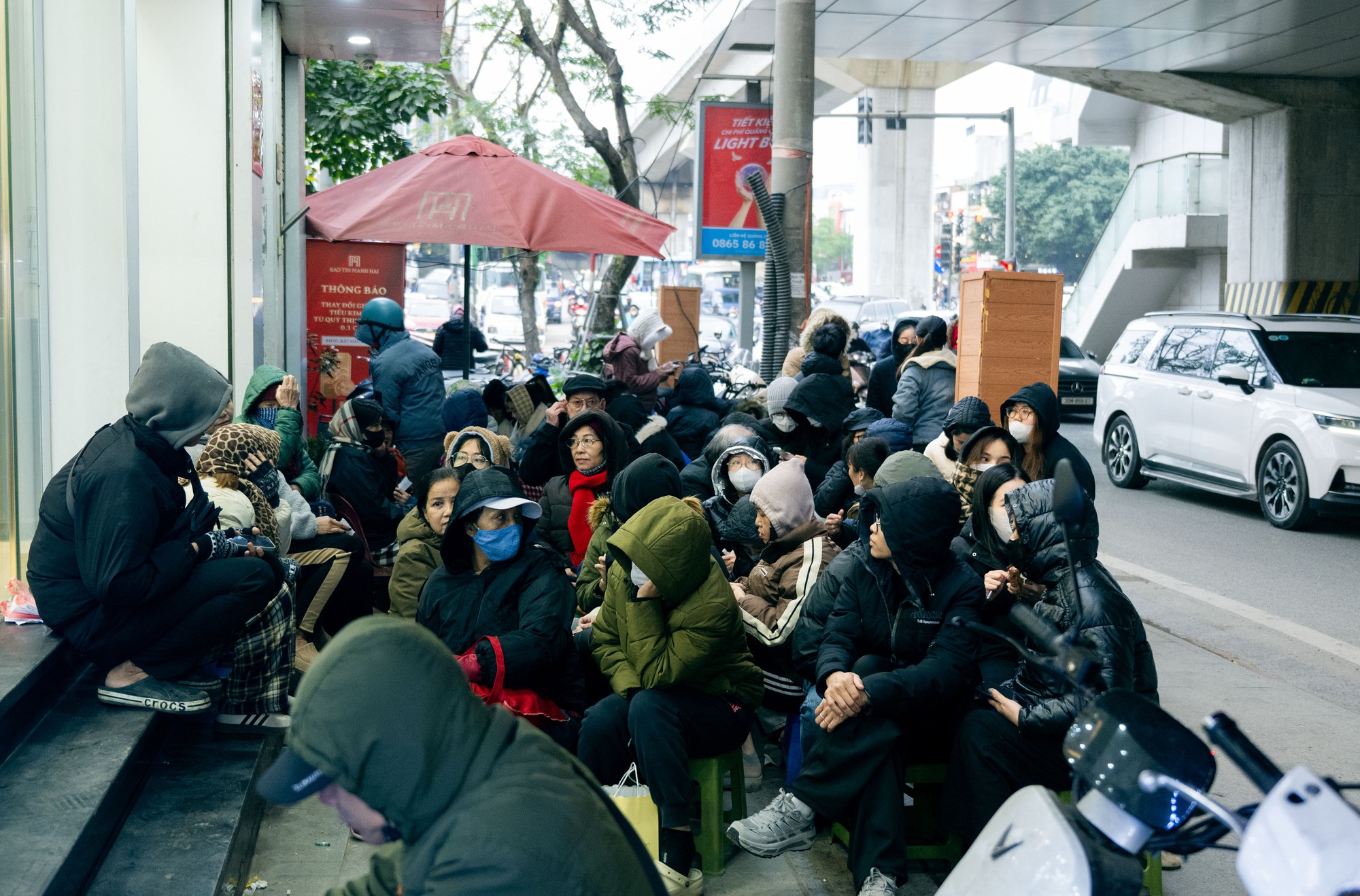 Ảnh, clip: H&agrave; Nội ch&igrave;m trong những ng&agrave;y gi&aacute; r&eacute;t nhất từ đầu Đ&ocirc;ng- Ảnh 21.