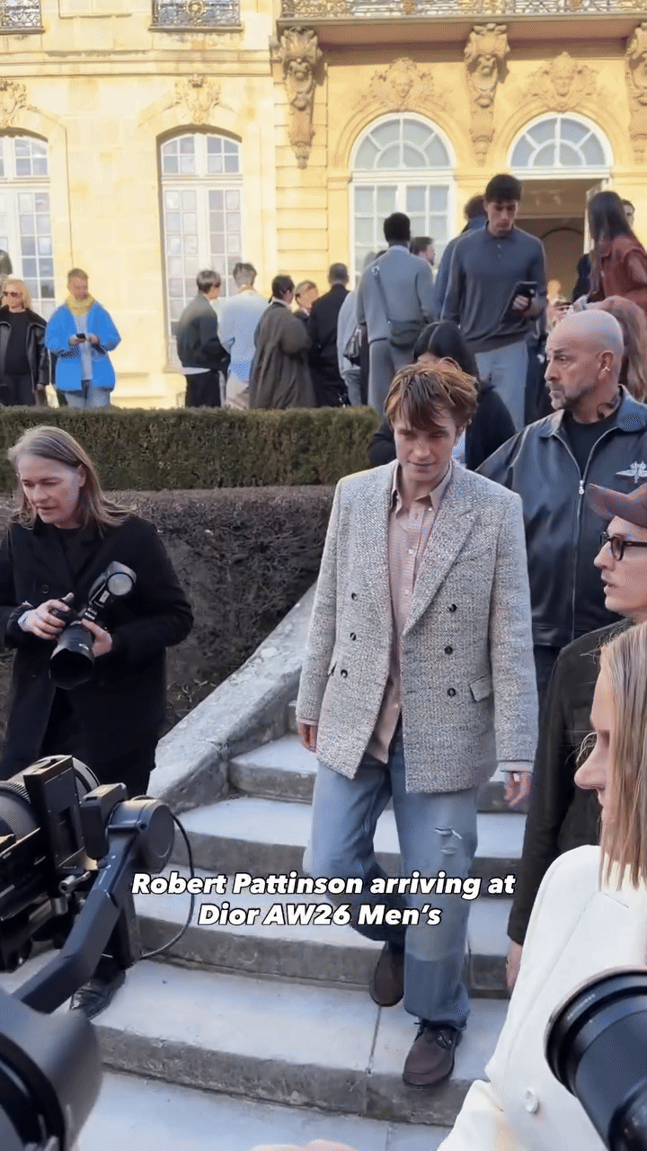 Tài tử đẹp trai nhất thế giới trông như vô gia cư tại show Dior- Ảnh 5. Tài tử đẹp trai nhất thế giới trông như vô gia cư tại show Dior- Ảnh 5.