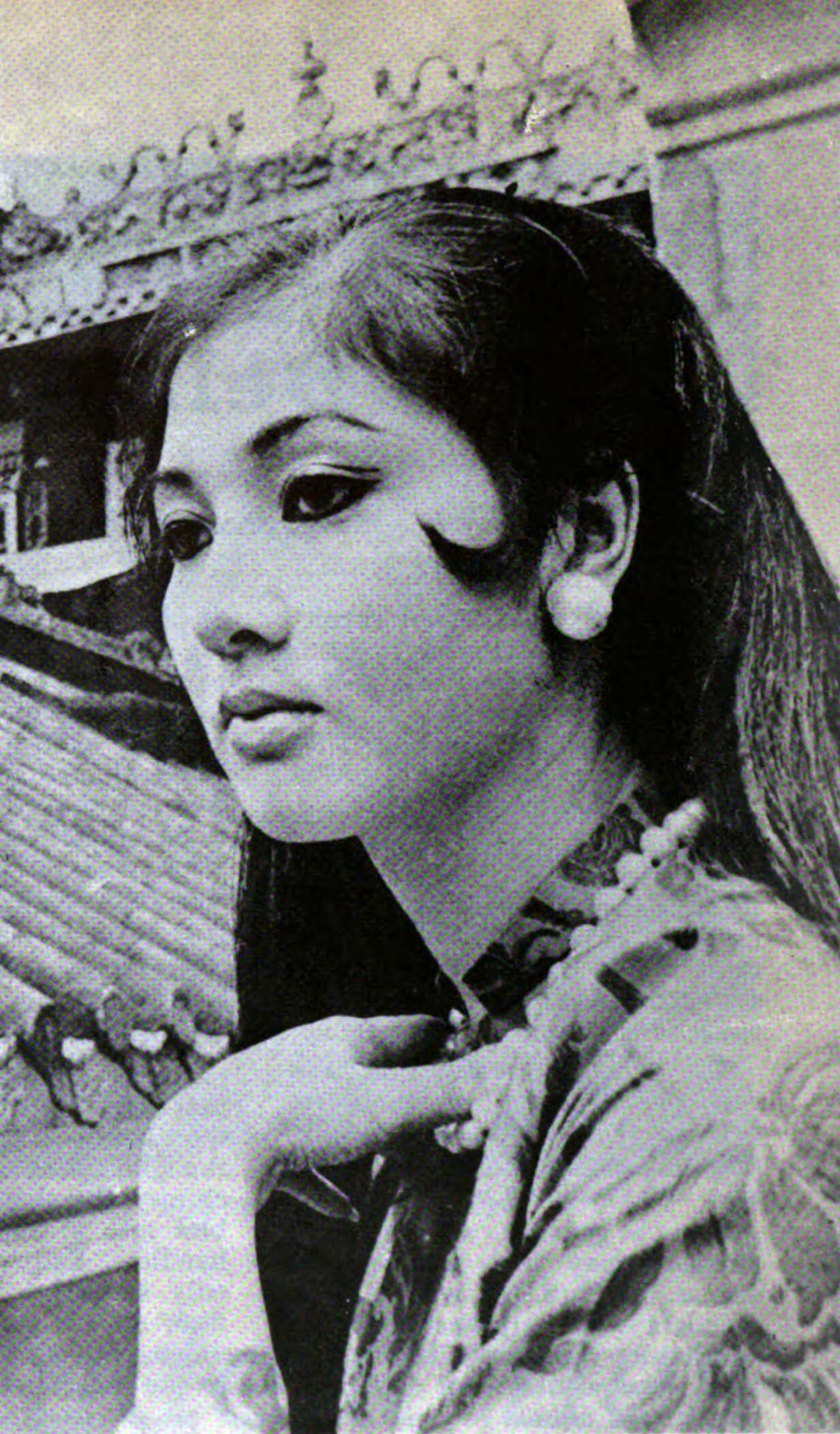 Con gái nữ diễn viên phim giờ vàng 12 tuổi cao vượt 1m80 1 NSƯT duy nhất được tung hô là “đệ nhất minh tinh Việt Nam”, cát xê tính bằng cả cân vàng