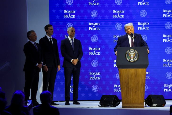 Tổng thống Trump ch&iacute;nh thức k&yacute; kết, ra mắt "Hội đồng H&ograve;a b&igrave;nh"- Ảnh 1.