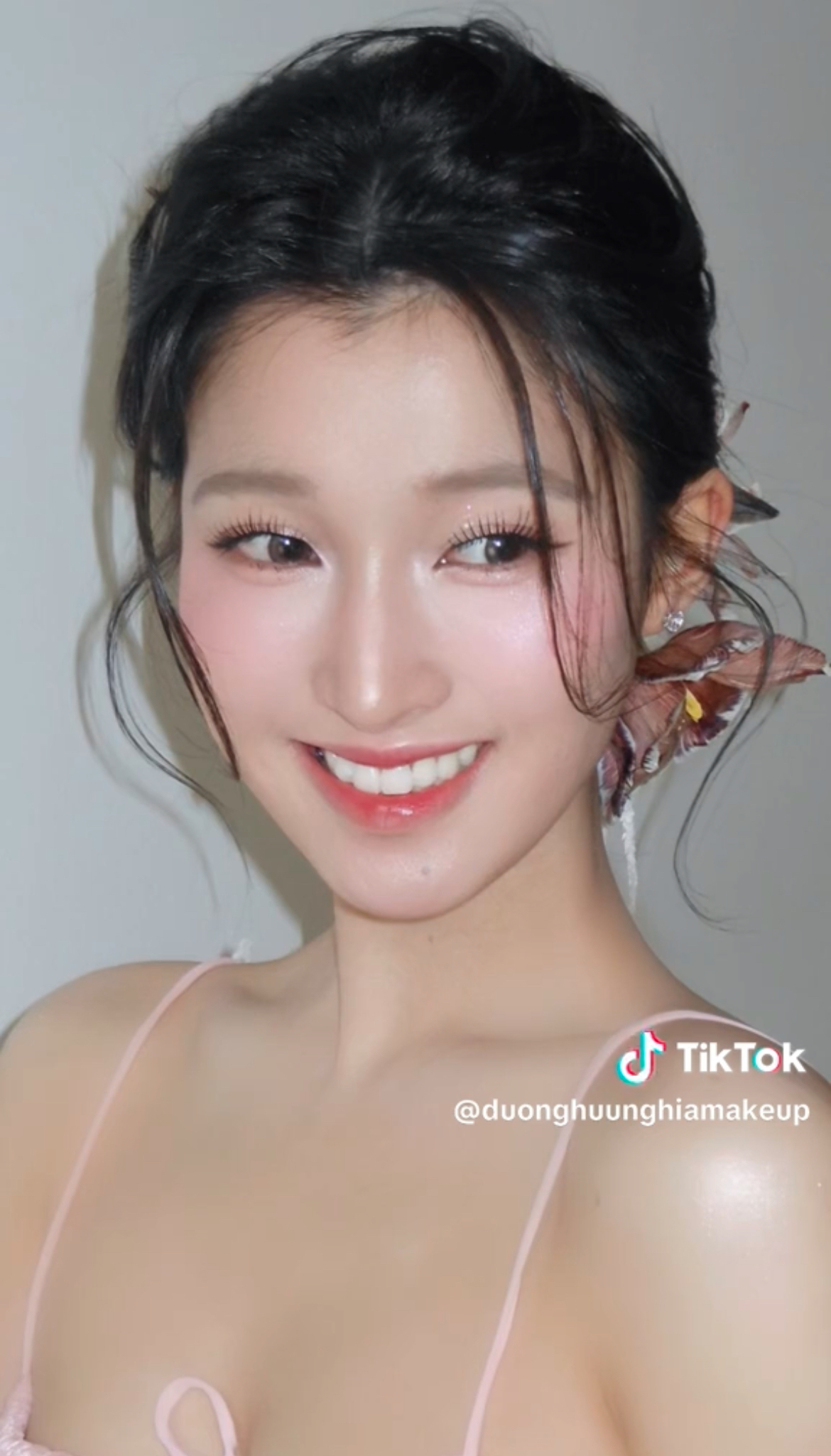 Lần đầu hé lộ trọn vẹn lễ gia tiên Á hậu Phương Nhi và Minh Hoàng: Nhan sắc, thần thái cô dâu không điểm chê!- Ảnh 3. Lần đầu hé lộ trọn vẹn lễ gia tiên Á hậu Phương Nhi và Minh Hoàng: Nhan sắc, thần thái cô dâu không điểm chê!- Ảnh 3.