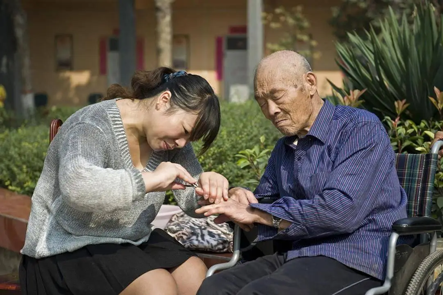 Khảo s&aacute;t 1.000 người sống thọ tr&ecirc;n 100 tuổi h&eacute; lộ: Điểm chung của người trường thọ kh&ocirc;ng nằm ở việc tập thể dục, m&agrave; l&agrave; 5 điều n&agrave;y- Ảnh 5.