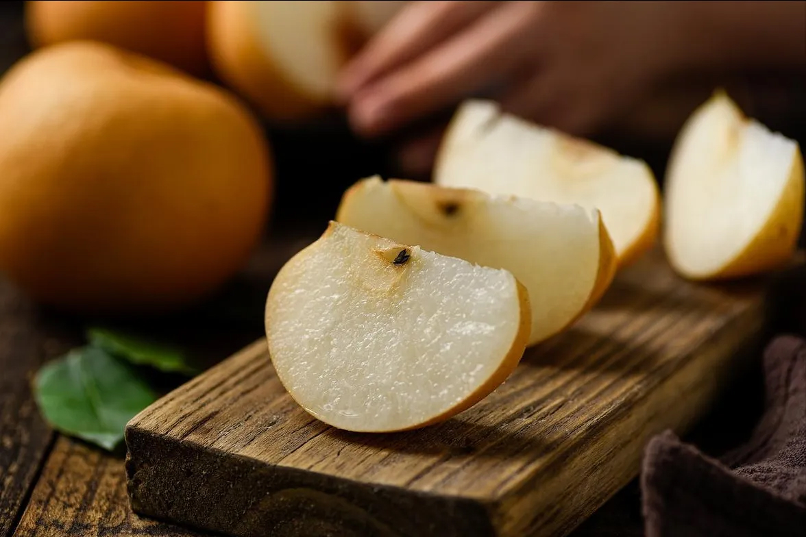 Đang l&agrave; thời điểm lạnh nhất năm, ăn 5 loại quả n&agrave;y c&agrave;ng nhiều c&agrave;ng tốt: Cấp ẩm, s&aacute;ng mắt, dưỡng gan v&agrave; ngủ ngon!- Ảnh 1.