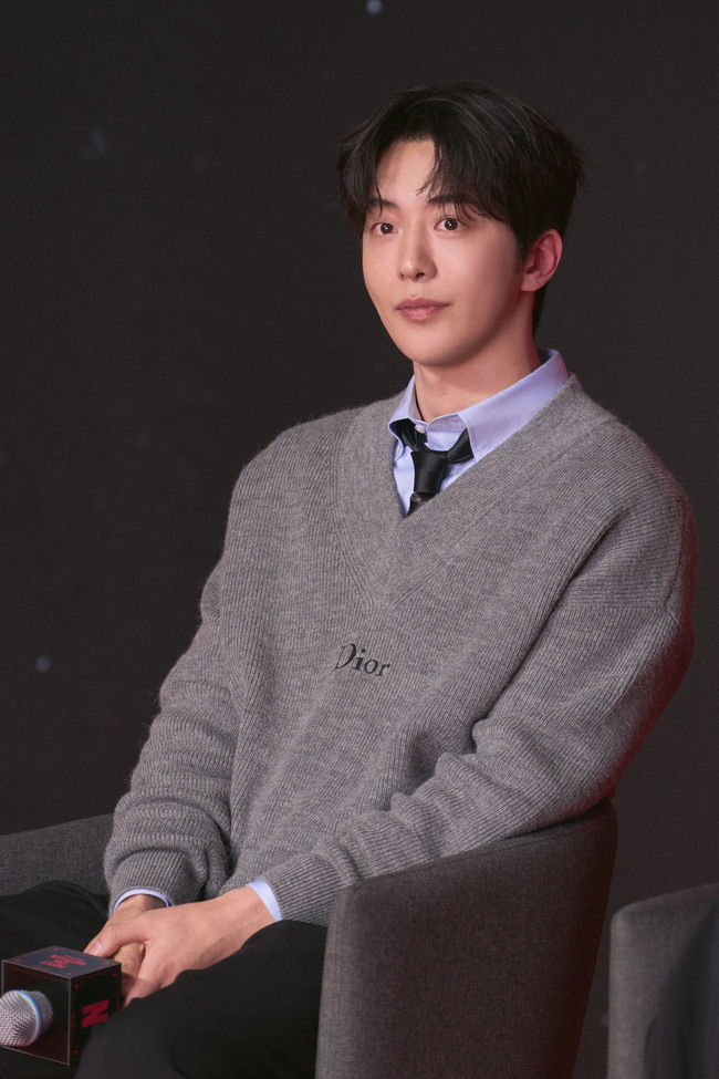 Khung hình gây bấn loạn nhất ngày: Son Ye Jin bị “mỹ nhân đổi đời nhờ áo dài Việt” áp đảo?- Ảnh 5. Khung hình gây bấn loạn nhất ngày: Son Ye Jin bị “mỹ nhân đổi đời nhờ áo dài Việt” áp đảo?- Ảnh 5.