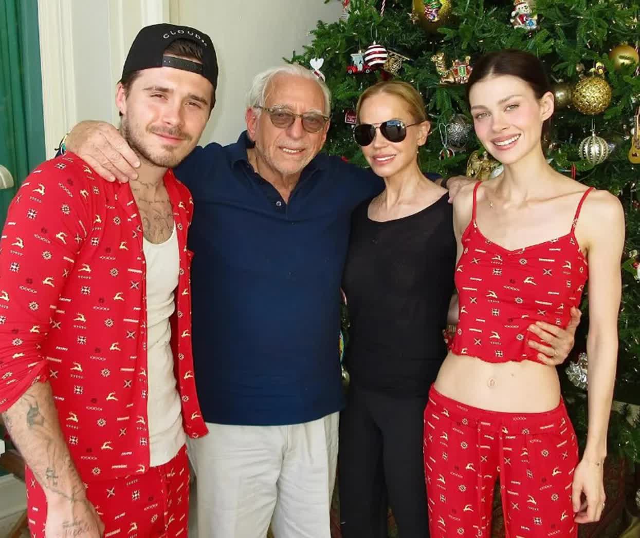 Phơi b&agrave;y hợp đồng tiền h&ocirc;n nh&acirc;n &ldquo;c&ograve;ng tay&rdquo; Brooklyn Beckham với nh&agrave; vợ tỷ ph&uacute;: David - Victoria lo con trai trắng tay- Ảnh 3.