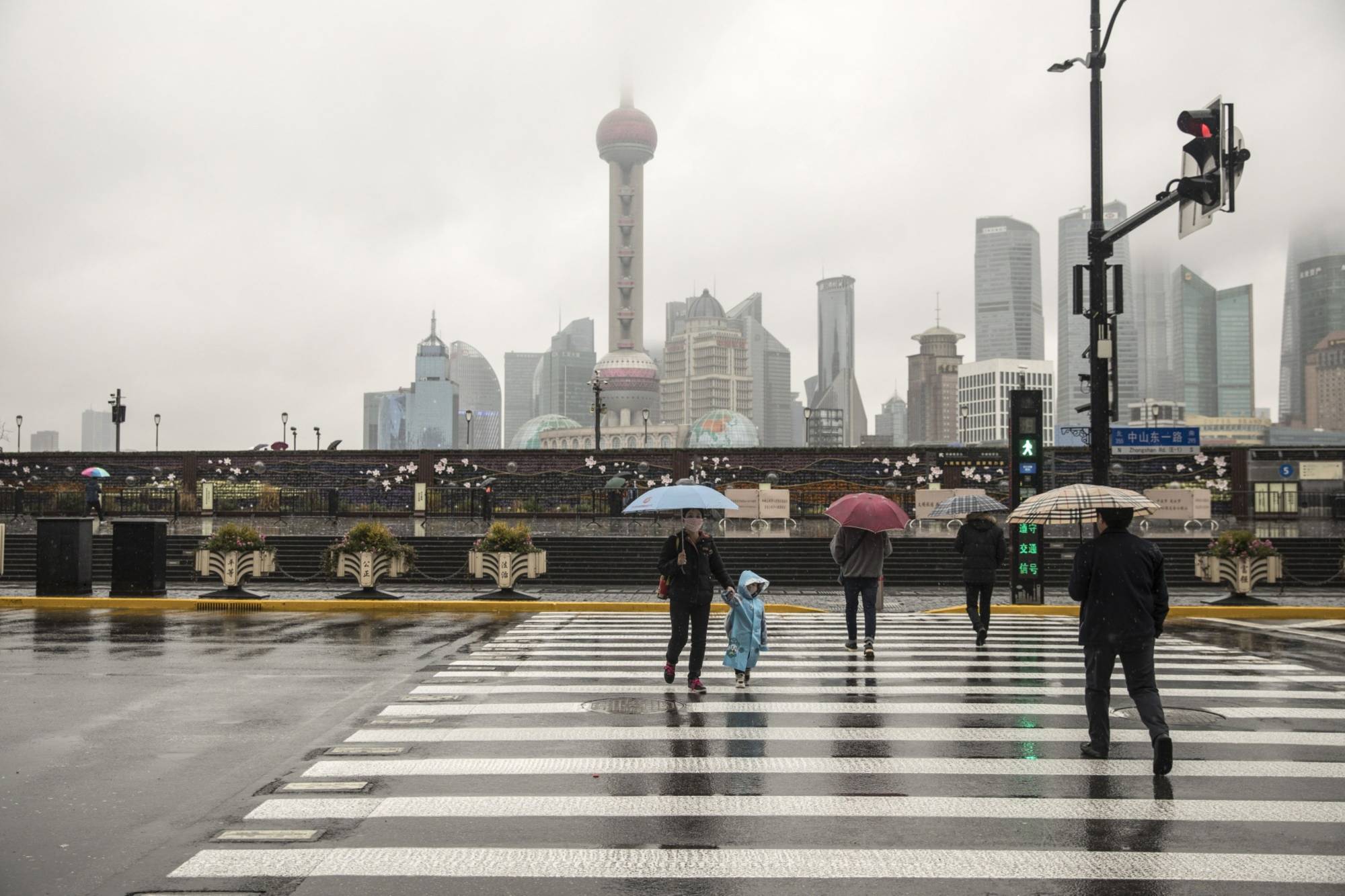 Nhiệt độ cao nhất chỉ 4 độ C, th&agrave;nh phố gi&aacute;p biển xuất hiện tuyết rơi bất ngờ: Hiếm c&oacute; sau gần 1 thập kỷ- Ảnh 3.