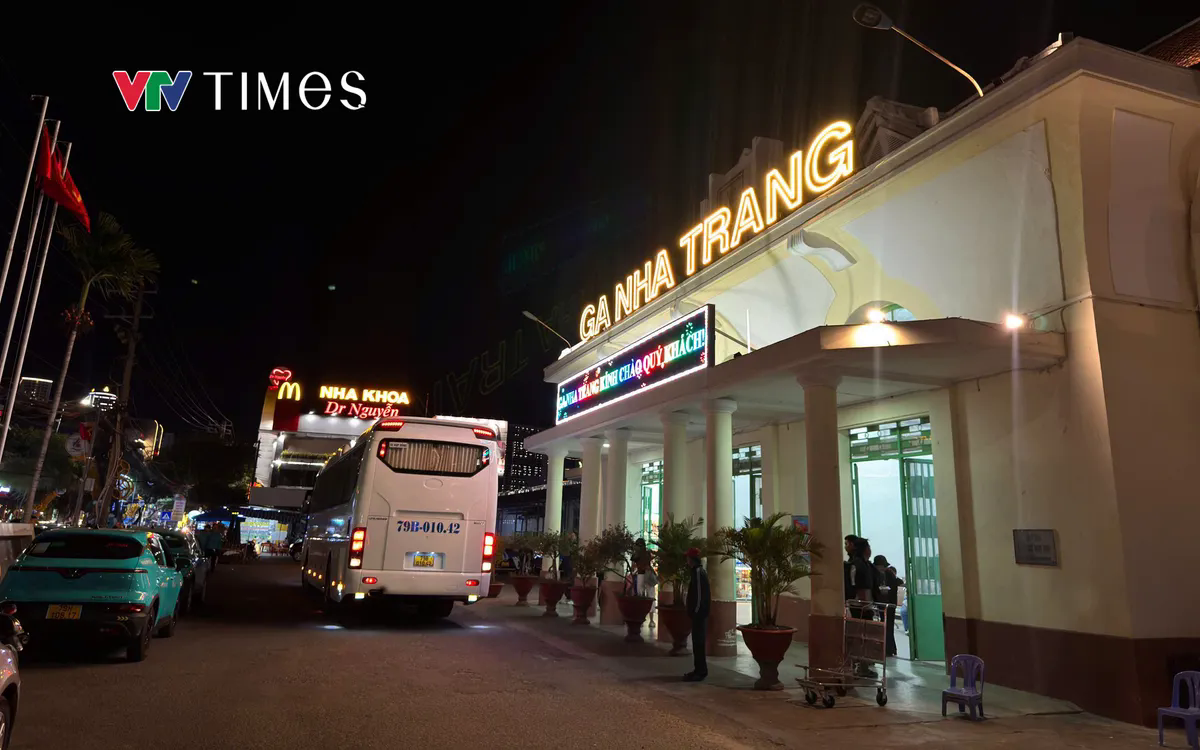 Ga Nha Trang một trong hai nh&agrave; ga giữ vai tr&ograve; chủ lực trong đ&oacute;n, tiễn du kh&aacute;ch đến với Kh&aacute;nh H&ograve;a.