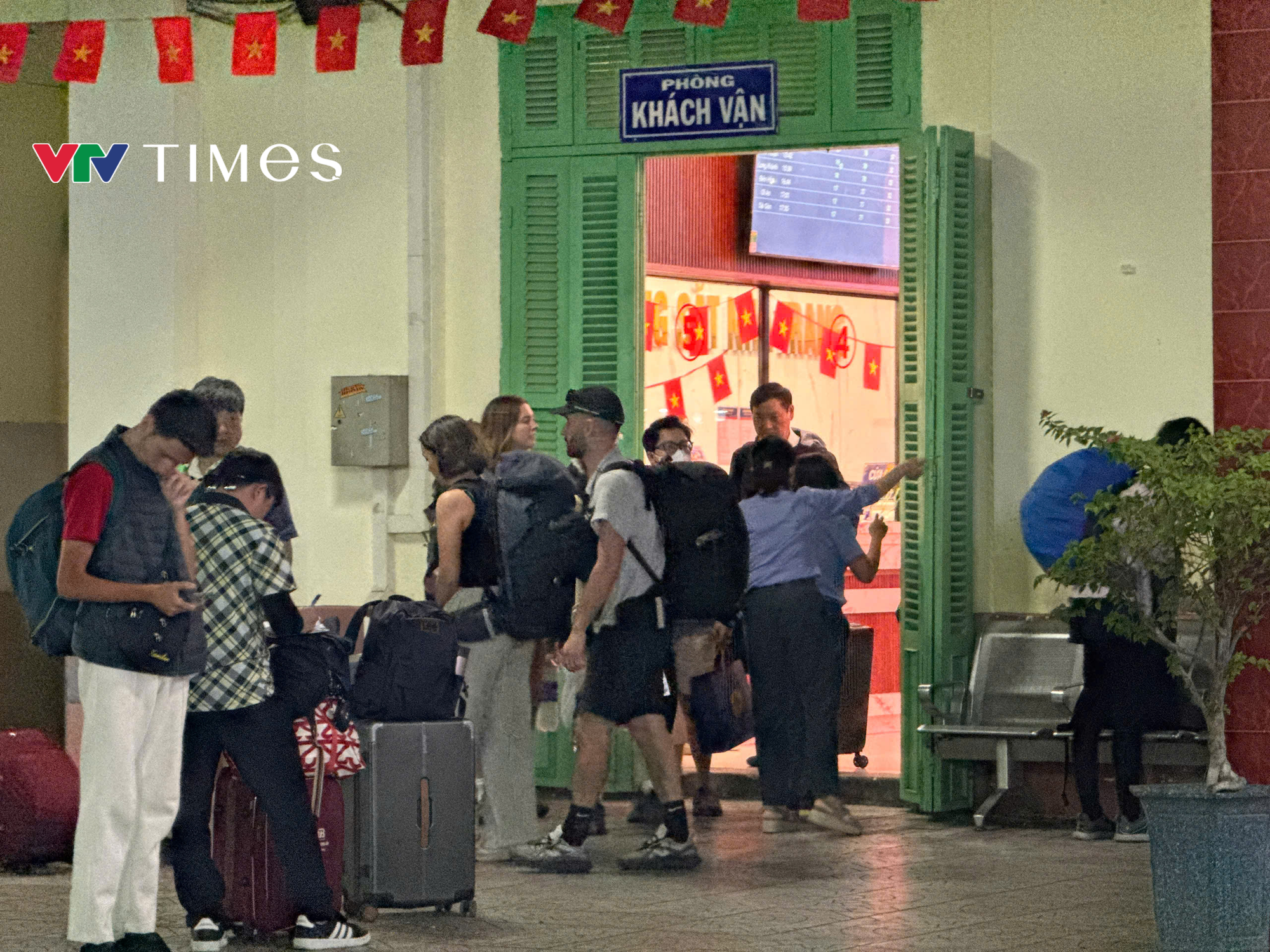 Kh&aacute;nh H&ograve;a: N&acirc;ng cao chất lượng phục vụ kh&aacute;ch du lịch tại ga Nha Trang v&agrave; ga Th&aacute;p Ch&agrave;m- Ảnh 2.