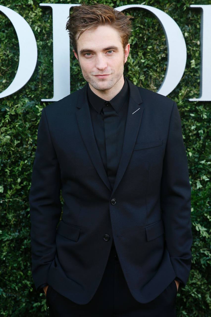 Tài tử đẹp trai nhất thế giới trông như vô gia cư tại show Dior- Ảnh 7. Tài tử đẹp trai nhất thế giới trông như vô gia cư tại show Dior- Ảnh 7.