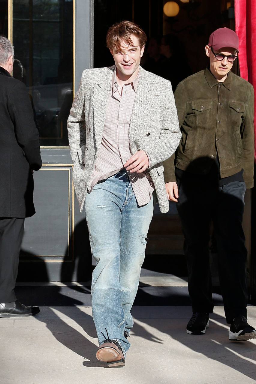 Tài tử đẹp trai nhất thế giới trông như vô gia cư tại show Dior- Ảnh 1. Tài tử đẹp trai nhất thế giới trông như vô gia cư tại show Dior- Ảnh 1.