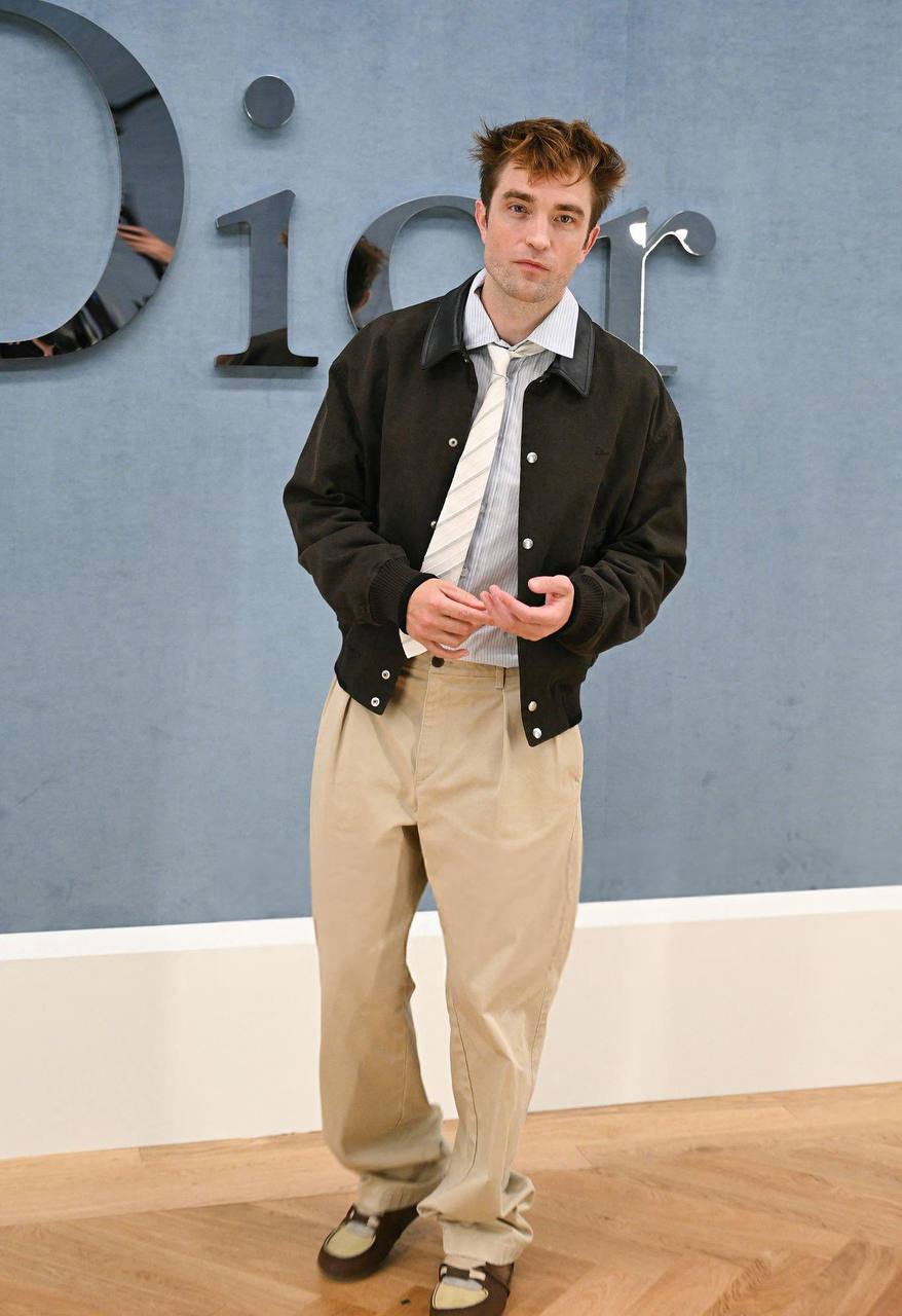 Tài tử đẹp trai nhất thế giới trông như vô gia cư tại show Dior- Ảnh 12. Tài tử đẹp trai nhất thế giới trông như vô gia cư tại show Dior- Ảnh 12.