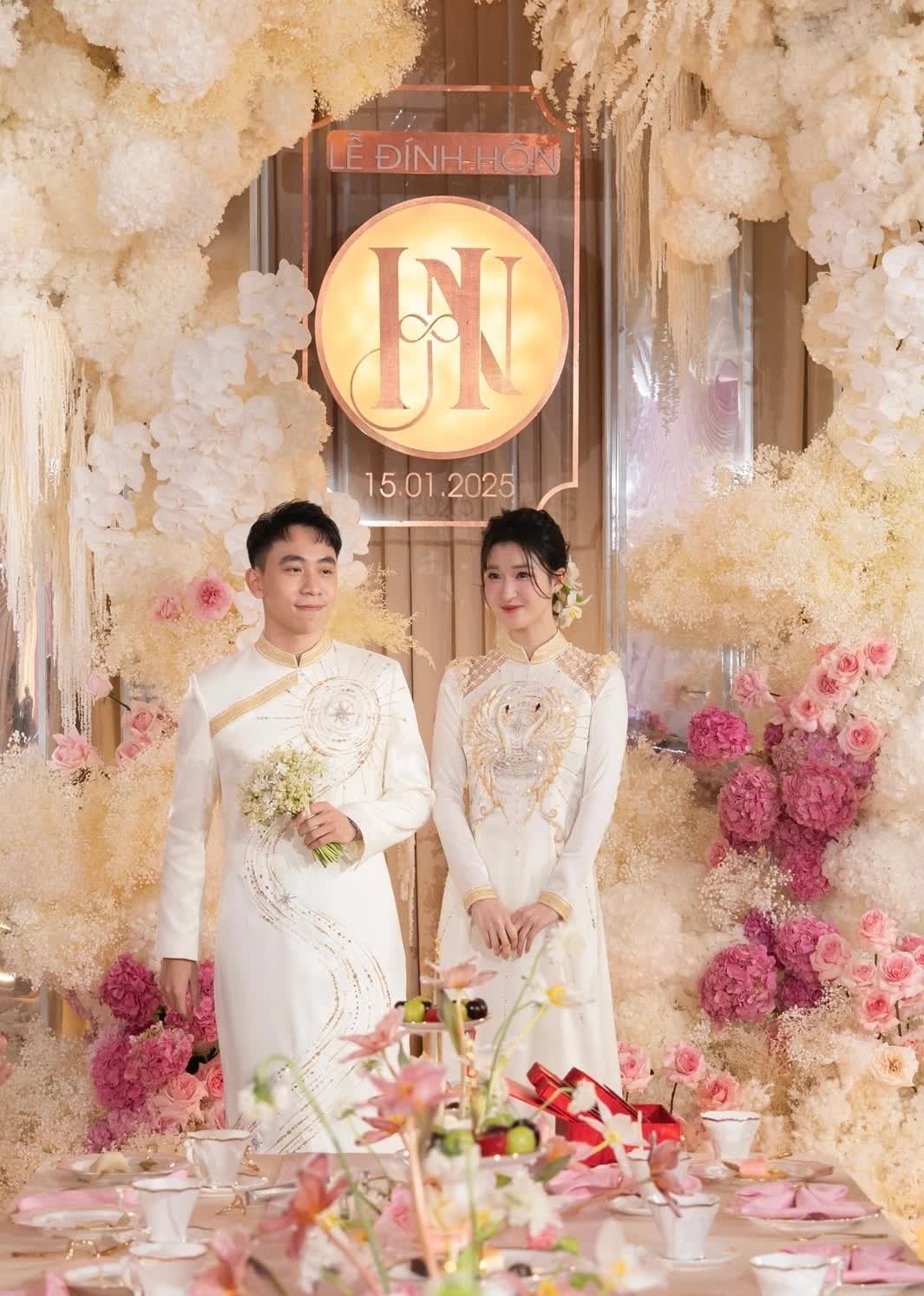 Lần đầu hé lộ trọn vẹn lễ gia tiên Á hậu Phương Nhi và Minh Hoàng: Nhan sắc, thần thái cô dâu không điểm chê!- Ảnh 7. Lần đầu hé lộ trọn vẹn lễ gia tiên Á hậu Phương Nhi và Minh Hoàng: Nhan sắc, thần thái cô dâu không điểm chê!- Ảnh 7.