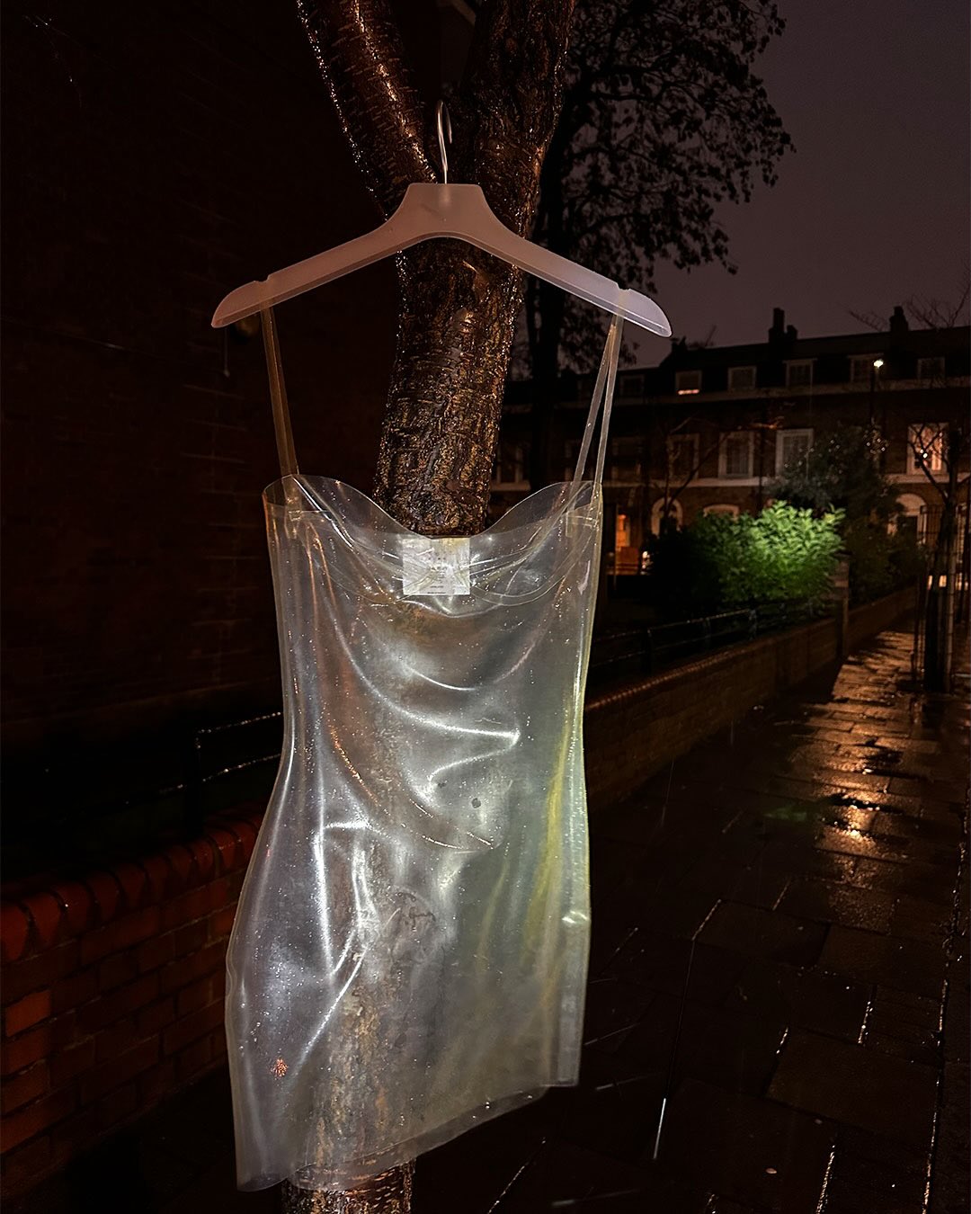 Thế giới ơi! Váy cưới trong veo hoá ra là mơ ước của nhiều người?- Ảnh 6. Thế giới ơi! Váy cưới trong veo hoá ra là mơ ước của nhiều người?- Ảnh 6.