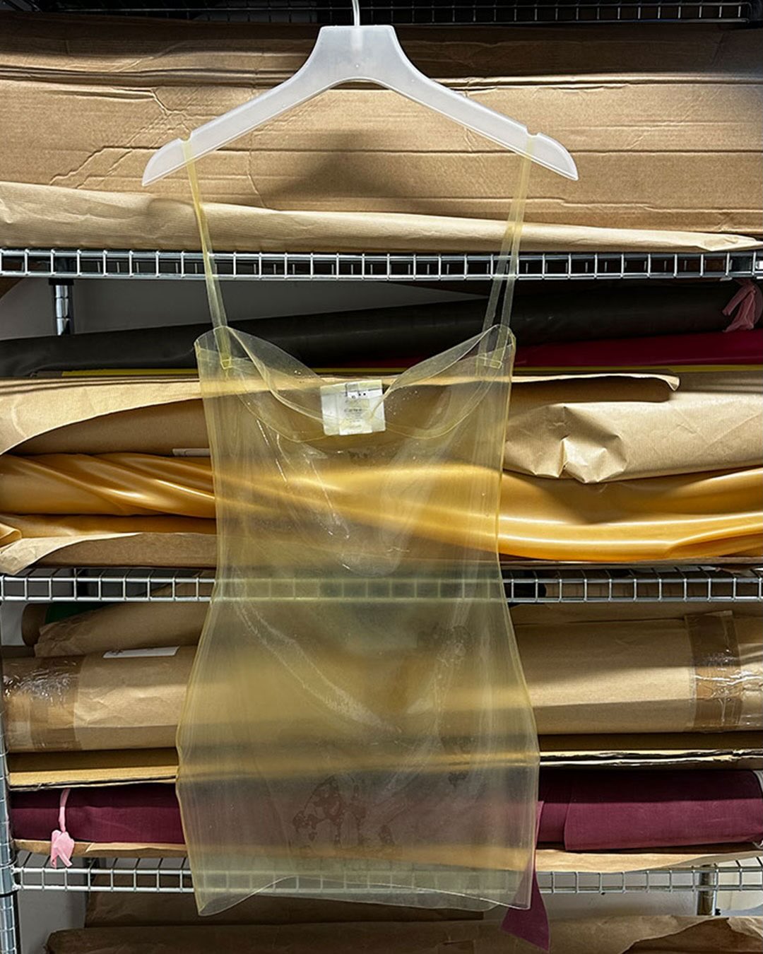 Thế giới ơi! Váy cưới trong veo hoá ra là mơ ước của nhiều người?- Ảnh 7. Thế giới ơi! Váy cưới trong veo hoá ra là mơ ước của nhiều người?- Ảnh 7.