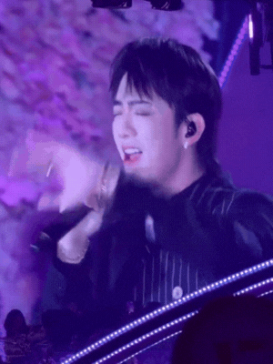 Clip si&ecirc;u hiếm h&eacute; lộ kh&ocirc;ng gian đ&aacute;m cưới Phương Nhi: 1 nam ca sĩ điển trai h&aacute;t mừng, c&ocirc; d&acirc;u ch&uacute; rể đ&acirc;u rồi?- Ảnh 2.