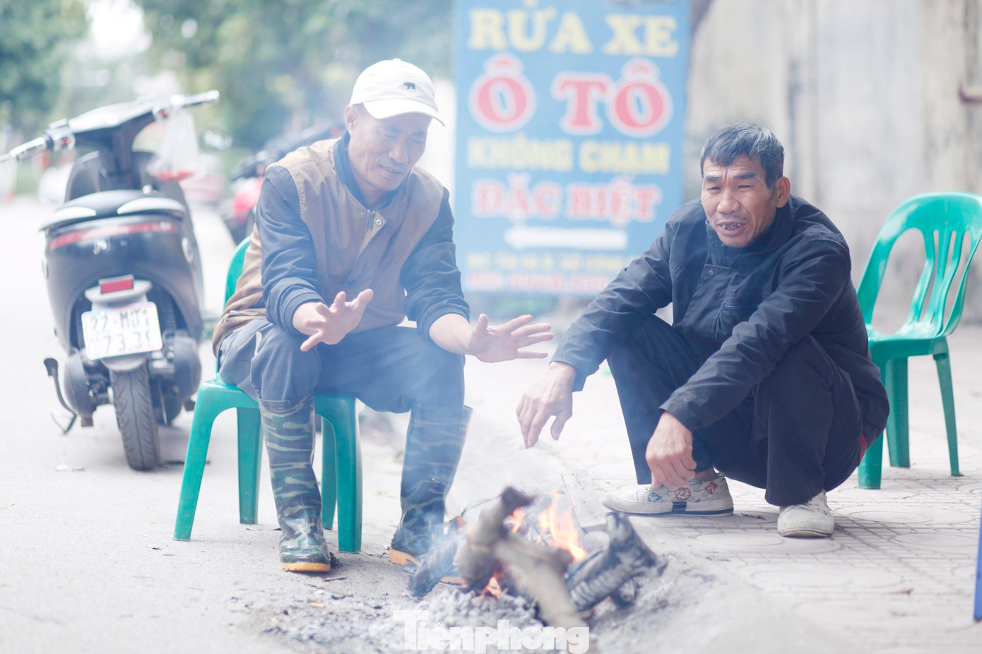 R&eacute;t kh&ocirc;ng k&eacute;m Sa Pa, d&acirc;n Bắc Ninh đốt lửa, căng m&igrave;nh bảo vệ vật nu&ocirc;i- Ảnh 1.