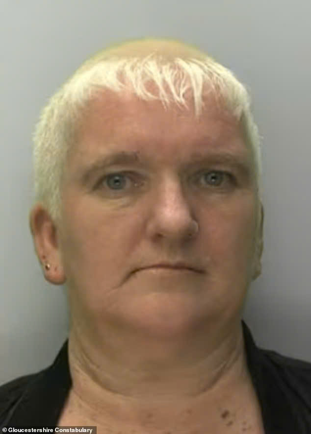 Người phụ nữ bị nhốt như nô lệ 25 năm trong căn phòng bẩn thỉu, manh mối giải cứu chính là mẩu giấy- Ảnh 4. Người phụ nữ bị nhốt như nô lệ 25 năm trong căn phòng bẩn thỉu, manh mối giải cứu chính là mẩu giấy- Ảnh 4.