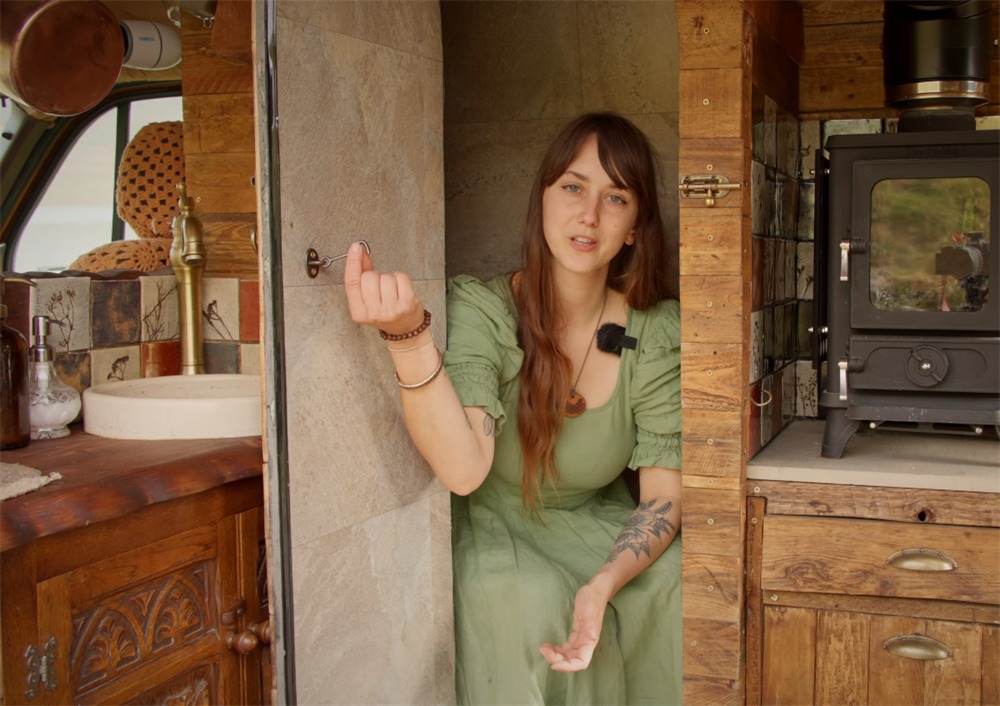 Căn nh&agrave; vỏn vẹn 4m&sup2; khiến triệu người ngỡ ng&agrave;ng- Ảnh 7.