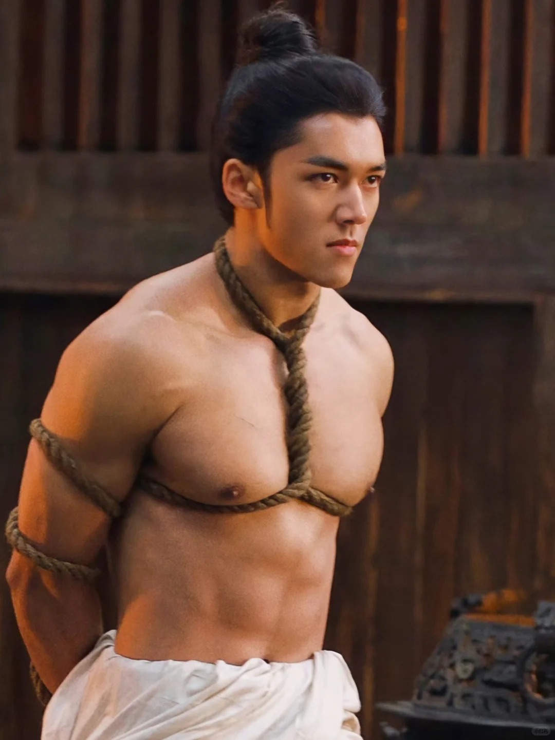 Trai đẹp gen Z đưa nữ đại gia đi kh&aacute;m thai, bảo sao biến mất khỏi showbiz suốt 800 ng&agrave;y- Ảnh 7.