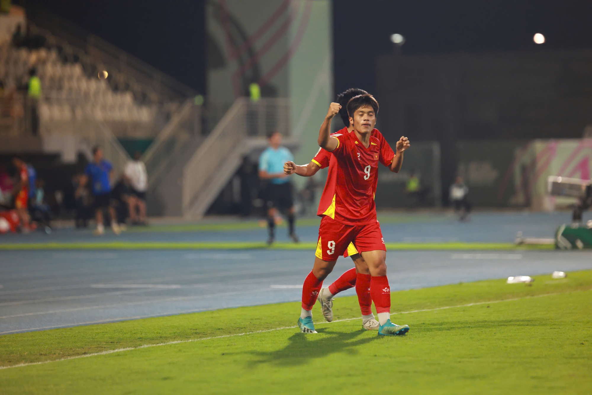 Ảnh: Quốc Việt s&uacute;t tung lưới U23 H&agrave;n Quốc, U23 Việt Nam ăn mừng cực cảm x&uacute;c động vi&ecirc;n Hiểu Minh- Ảnh 10.