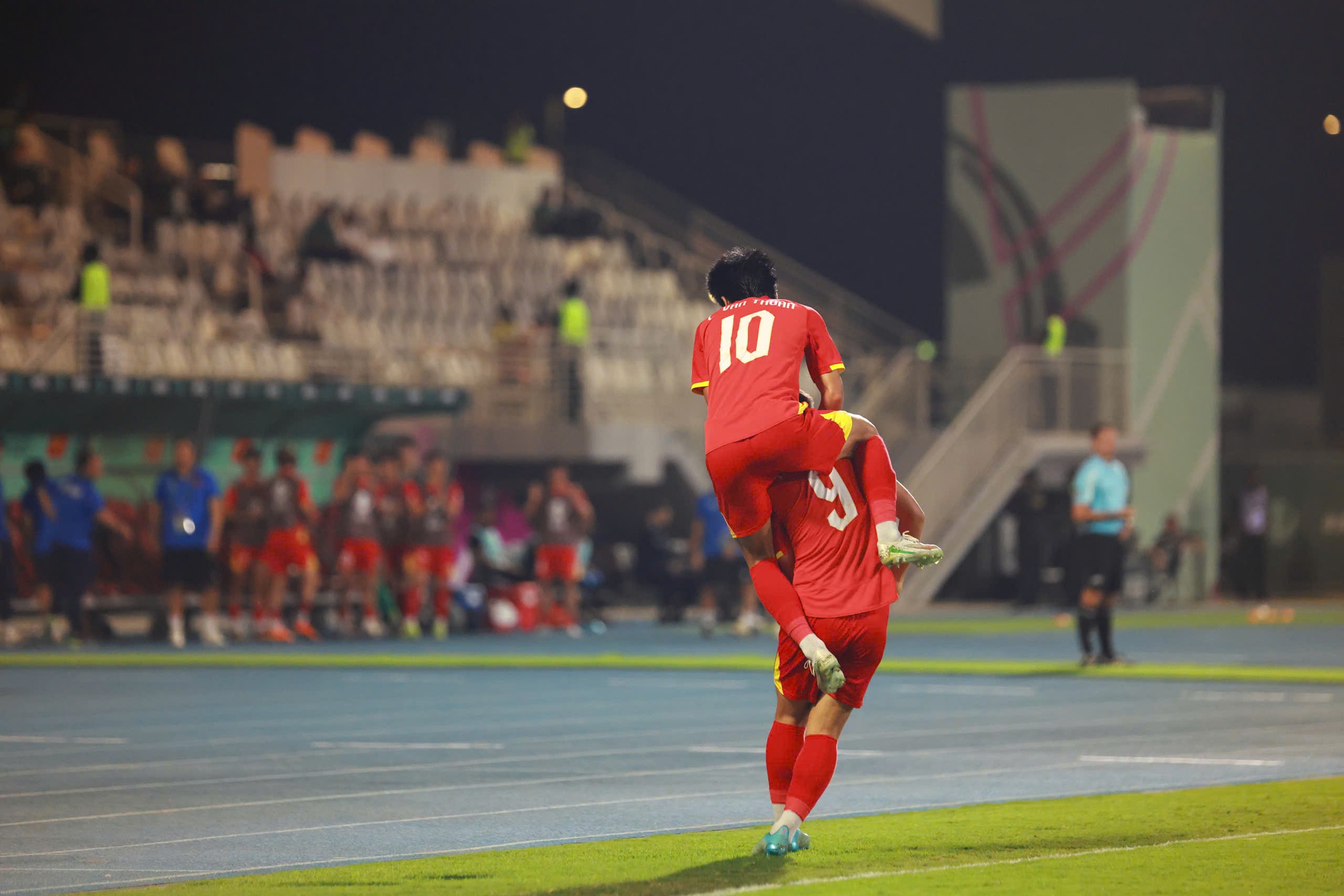 Ảnh: Quốc Việt s&uacute;t tung lưới U23 H&agrave;n Quốc, U23 Việt Nam ăn mừng cực cảm x&uacute;c động vi&ecirc;n Hiểu Minh- Ảnh 11.