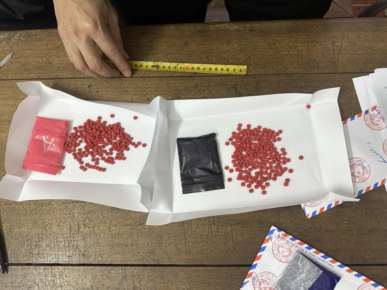 Đồng loạt bắt giữ Nguyễn Thị Khuyên và nhiều người khác trong một chuyên án liên tỉnh- Ảnh 2. Đồng loạt bắt giữ Nguyễn Thị Khuyên và nhiều người khác trong một chuyên án liên tỉnh- Ảnh 2.