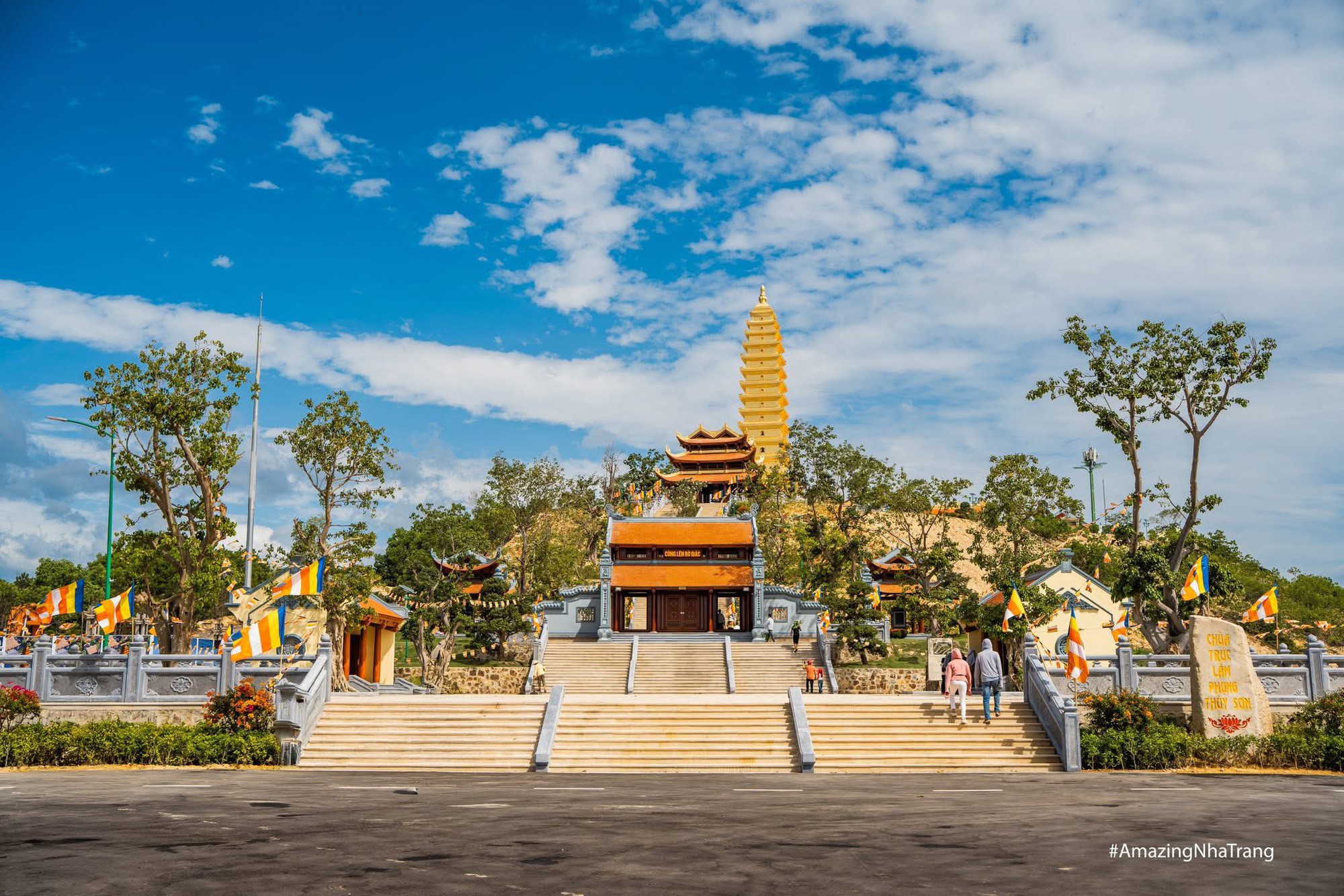 C&oacute; g&igrave; trong ng&ocirc;i ch&ugrave;a diễn ra lễ cưới của &Aacute; hậu? Nằm tr&ecirc;n n&uacute;i cao 500m, sở hữu Bảo th&aacute;p hiếm ở Việt Nam- Ảnh 6.