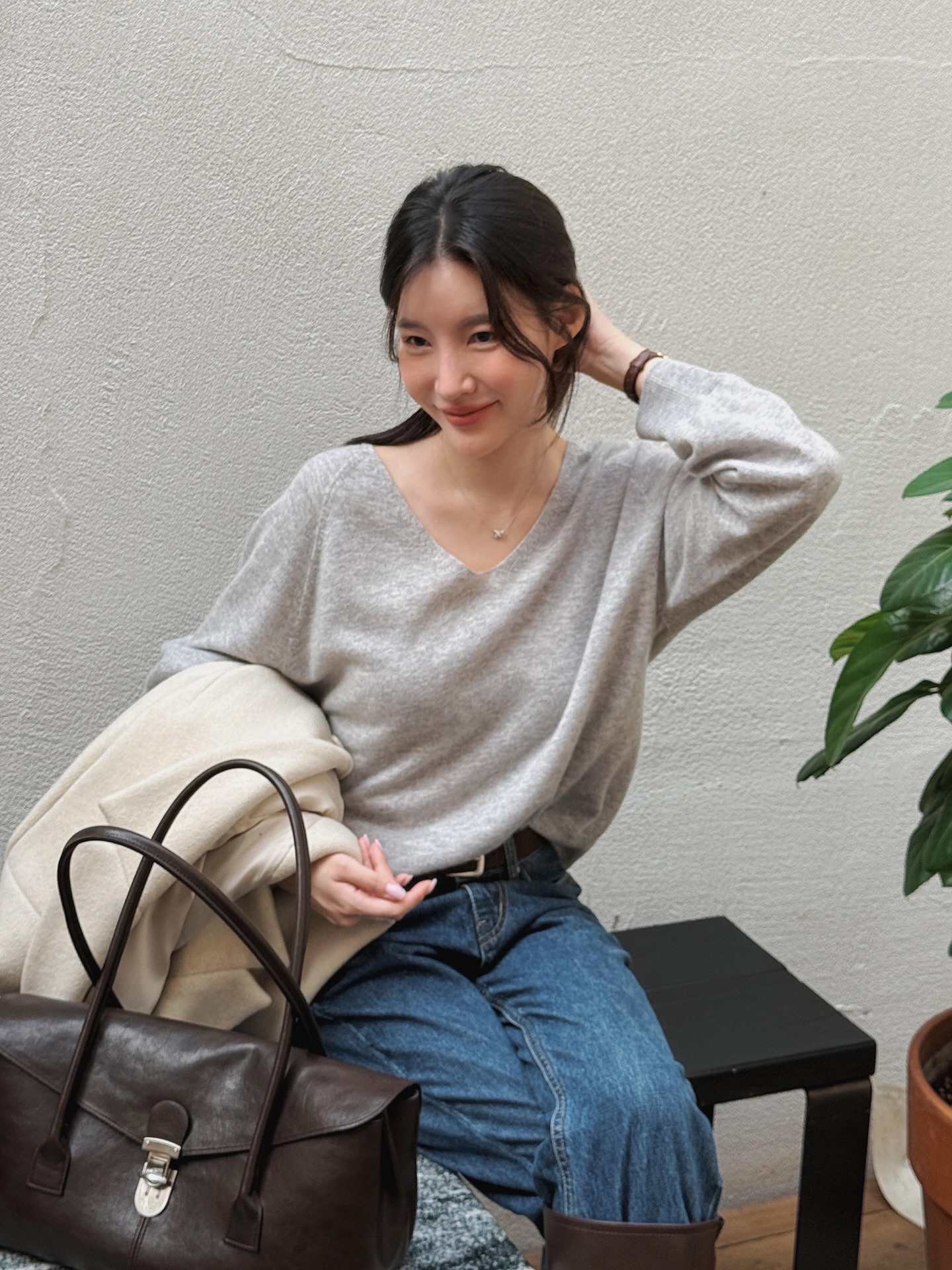 4 c&aacute;ch mặc &aacute;o len chuẩn thanh lịch tới c&ocirc;ng sở- Ảnh 7.