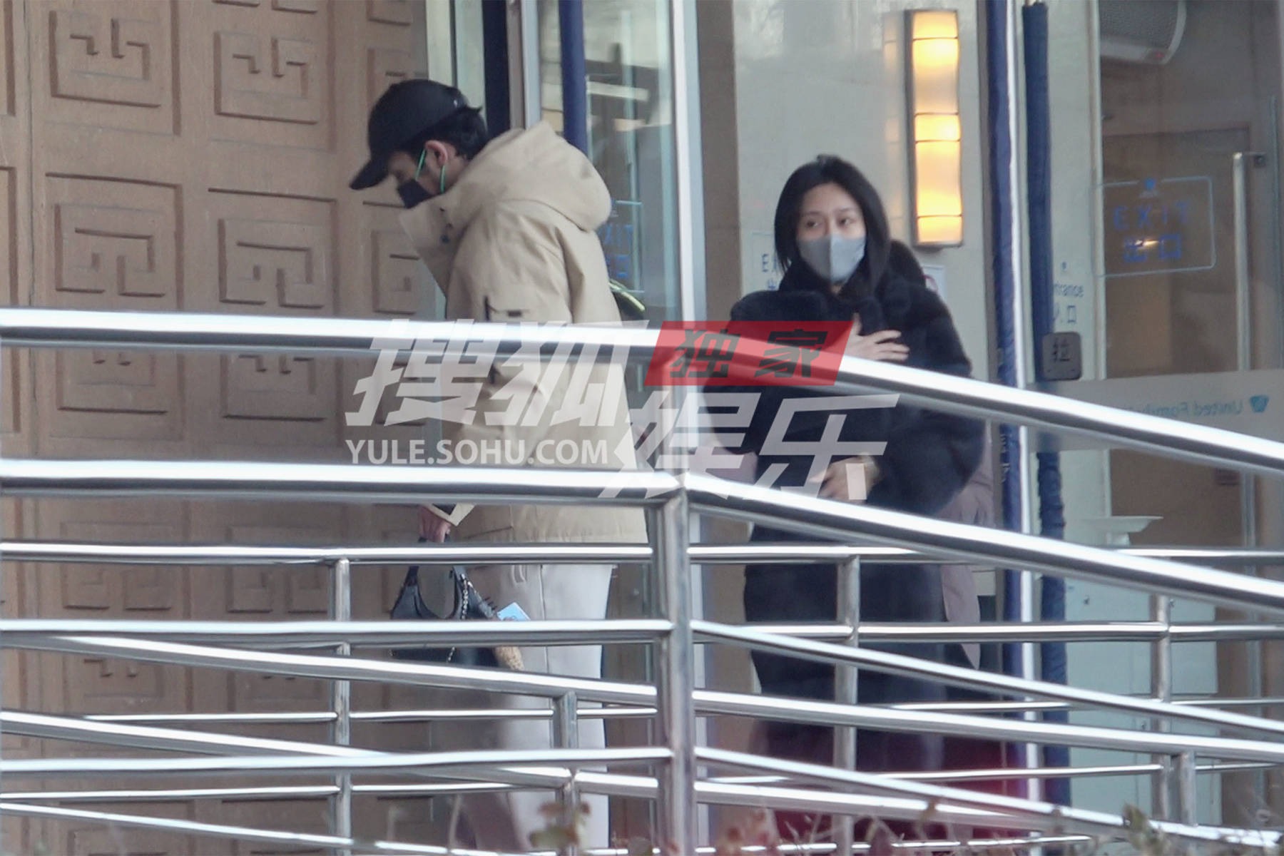 Trai đẹp gen Z đưa nữ đại gia đi kh&aacute;m thai, bảo sao biến mất khỏi showbiz suốt 800 ng&agrave;y- Ảnh 2.