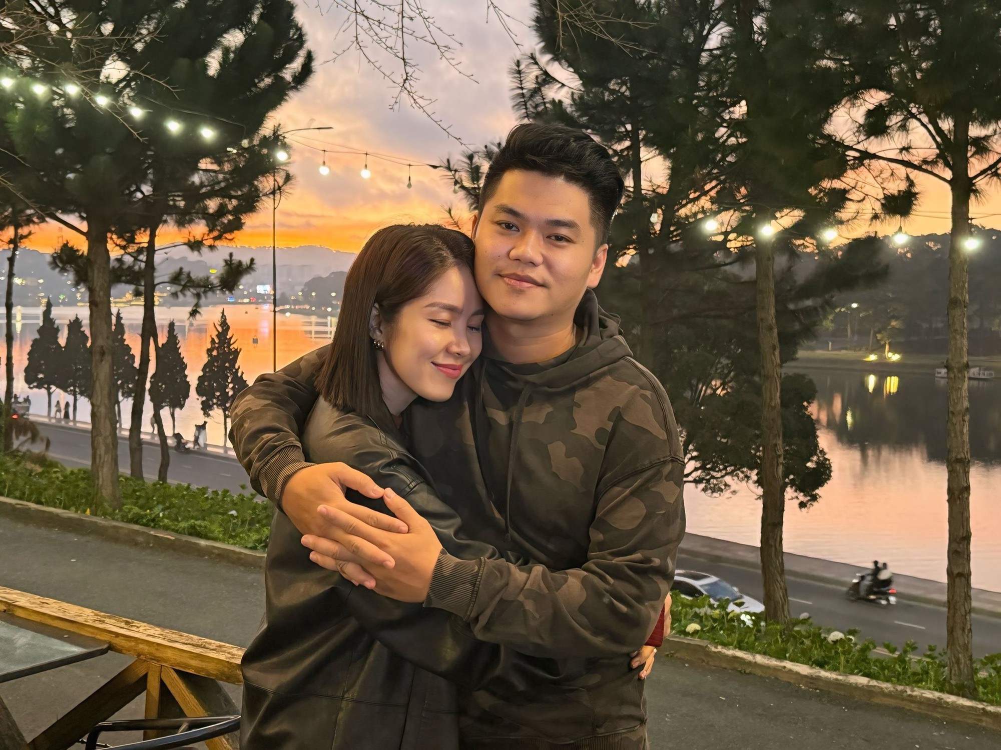 Nữ nghệ sĩ c&oacute; 1 con ri&ecirc;ng cưới ca sĩ k&eacute;m 7 tuổi, t&iacute;ch cực nịnh chồng, được chăm từ việc nhỏ nhất- Ảnh 4.