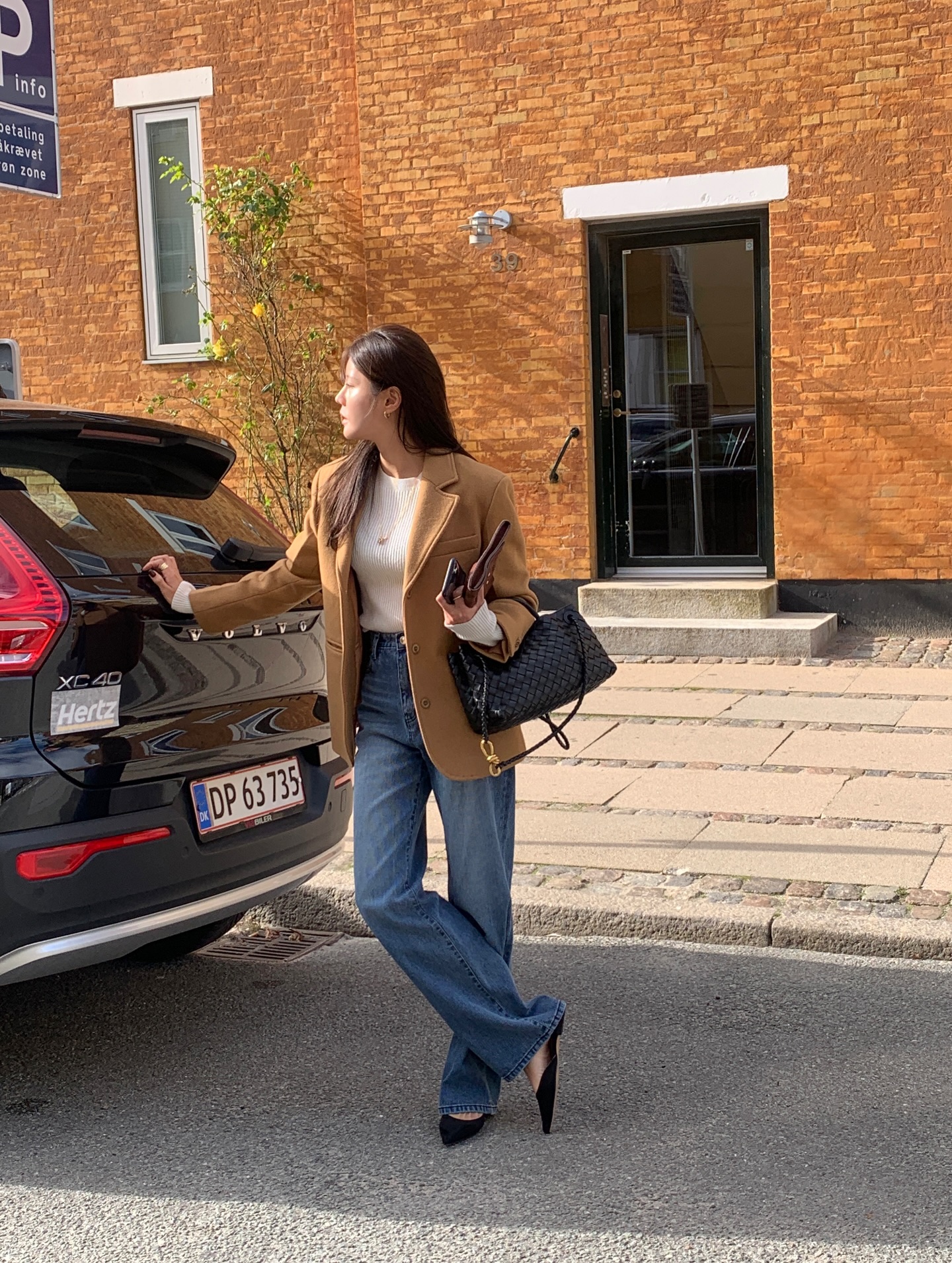 Sắm 5 item nếu chị em muốn x&acirc;y dựng th&agrave;nh c&ocirc;ng phong c&aacute;ch tối giản trong năm 2026- Ảnh 6.