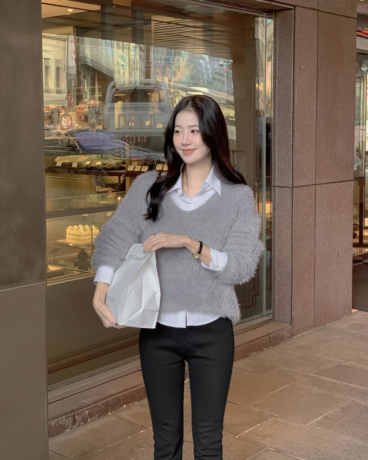 4 c&aacute;ch mặc &aacute;o len chuẩn thanh lịch tới c&ocirc;ng sở- Ảnh 9.