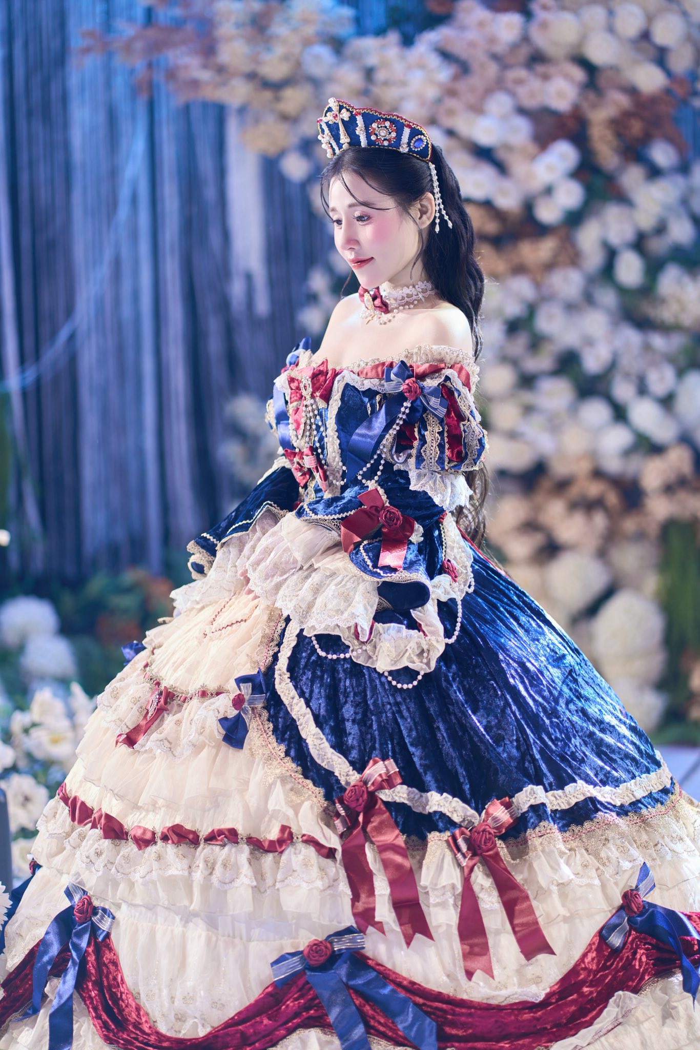 Đ&aacute;m cưới Ph&uacute; Thọ m&agrave; như lễ sắc phong vương hậu: C&ocirc; d&acirc;u đội vương miện khủng, cầm b&oacute; hoa cưới bằng v&agrave;ng nguy&ecirc;n chất- Ảnh 14.