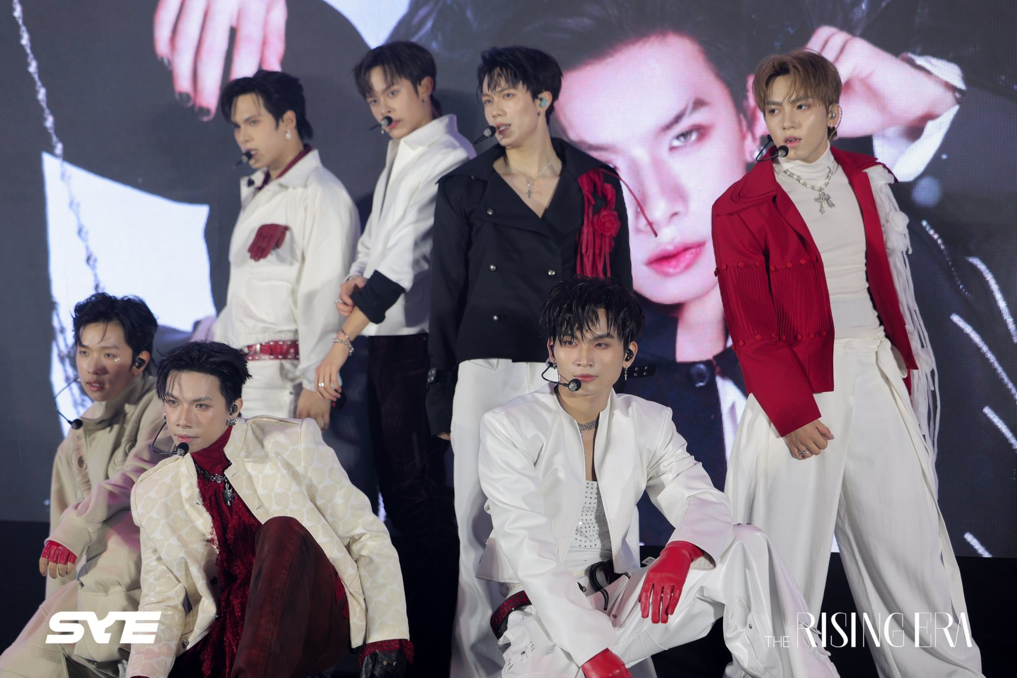 UPRIZE - Nhóm nhạc tân binh Vbiz muốn vươn tầm quốc tế nhưng tạo hình có đang quá lỗi thời?- Ảnh 8. UPRIZE - Nhóm nhạc tân binh Vbiz muốn vươn tầm quốc tế nhưng tạo hình có đang quá lỗi thời?- Ảnh 8.