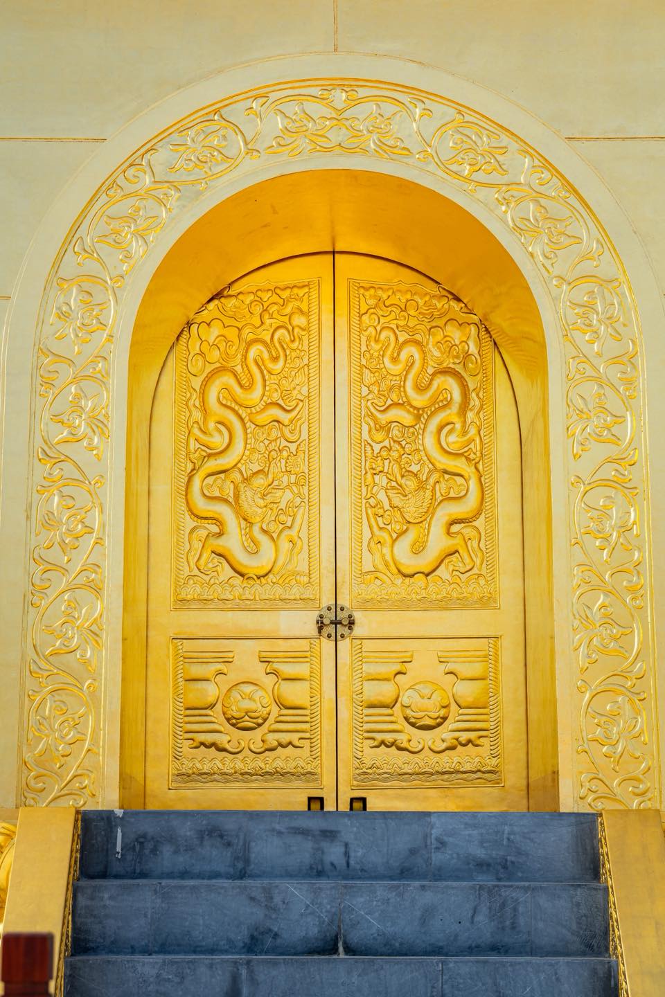 C&oacute; g&igrave; trong ng&ocirc;i ch&ugrave;a diễn ra lễ cưới của &Aacute; hậu? Nằm tr&ecirc;n n&uacute;i cao 500m, sở hữu Bảo th&aacute;p hiếm ở Việt Nam- Ảnh 10.