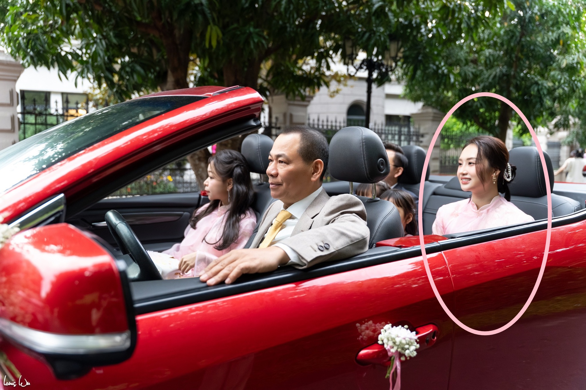 Khung h&igrave;nh cực hiếm của con d&acirc;u cả nh&agrave; tỷ ph&uacute; trong lễ cưới Phương Nhi- Ảnh 1.