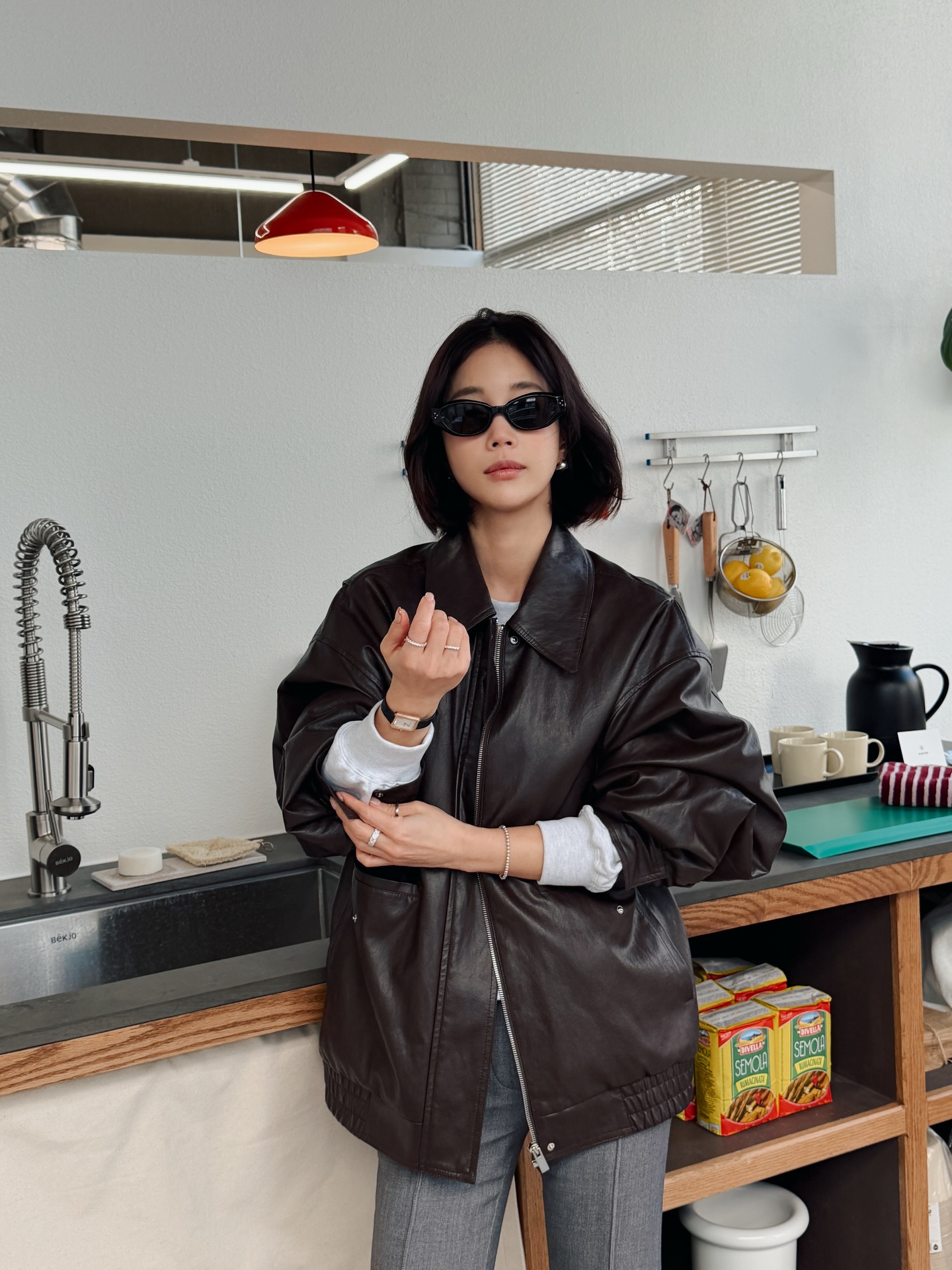 4 mẫu &aacute;o kho&aacute;c n&acirc;ng tầm kh&iacute; chất d&agrave;nh cho phụ nữ tr&ecirc;n 40 tuổi- Ảnh 10.