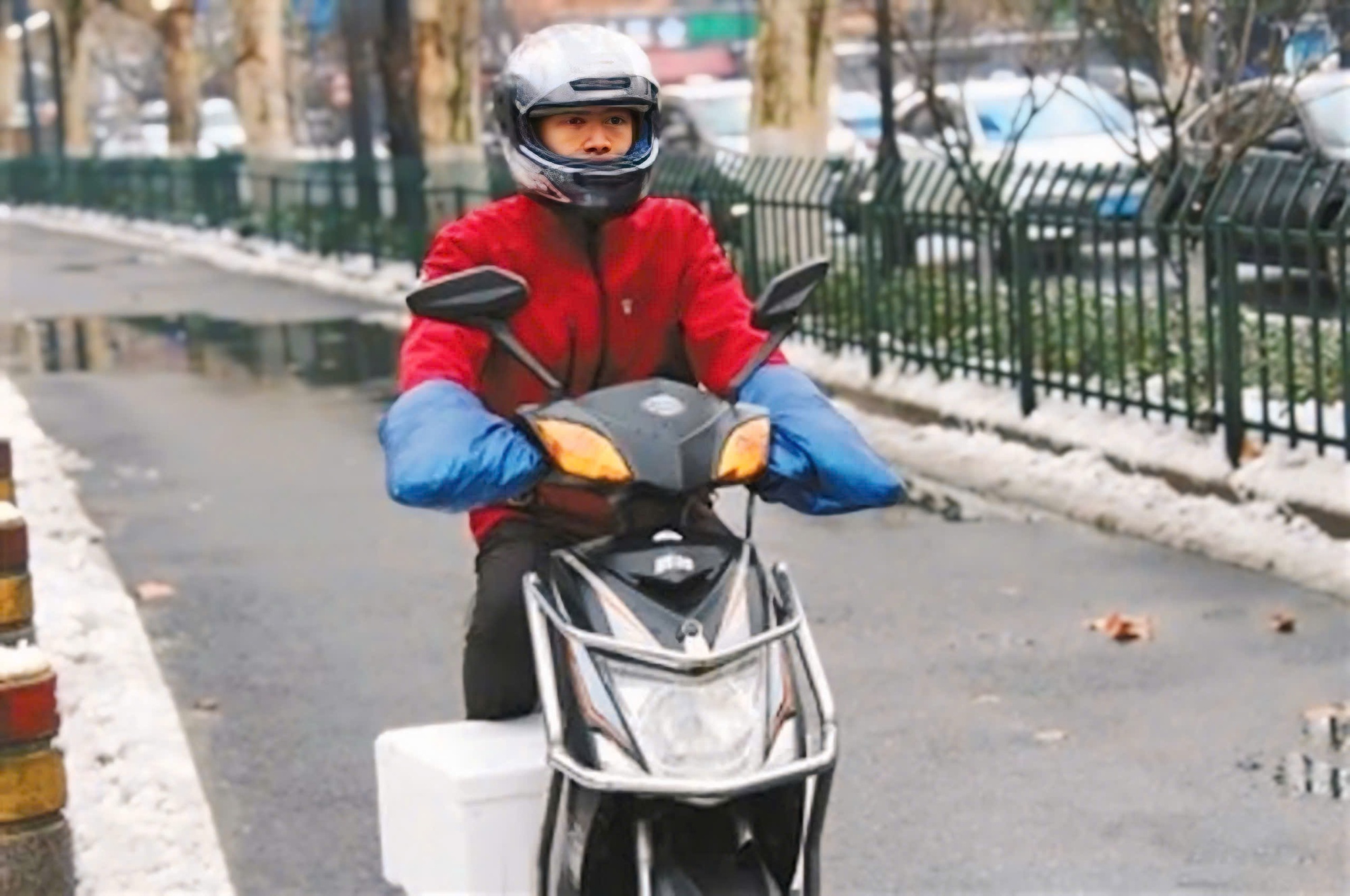 Kh&ocirc;ng c&oacute; bằng đại học, shipper vẫn "đ&aacute;nh bại" thạc sĩ trường top 1 rồi trở th&agrave;nh gi&aacute;o vi&ecirc;n- Ảnh 2.