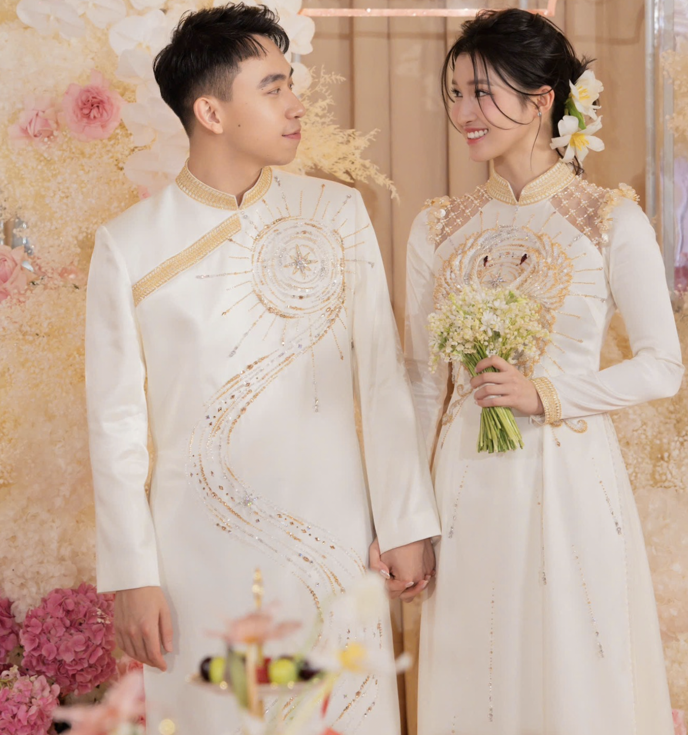 3 chi tiết nói lên nhiều điều trong ngày gia đình tỷ phú đón con dâu Phương Nhi- Ảnh 3. 3 chi tiết nói lên nhiều điều trong ngày gia đình tỷ phú đón con dâu Phương Nhi- Ảnh 3.