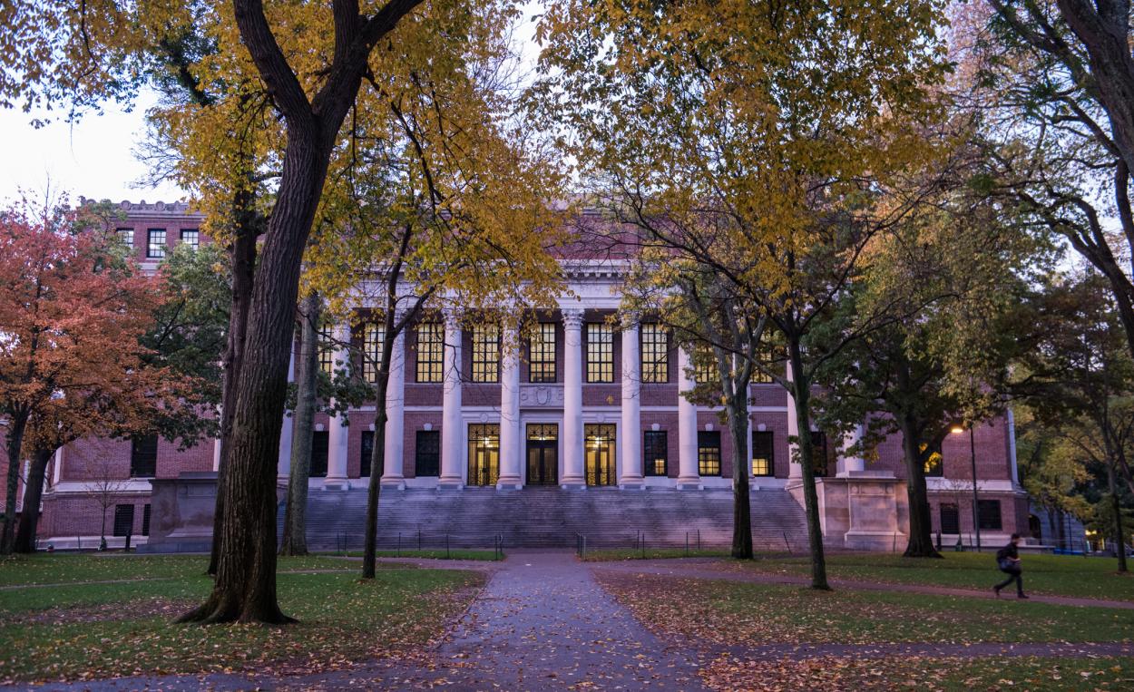 V&igrave; sao Harvard to&agrave;n đ&agrave;o tạo ra tổng thống, tỷ ph&uacute; v&agrave; học giả h&agrave;ng đầu? C&acirc;u trả lời nằm ngay trong thư viện trường- Ảnh 4.