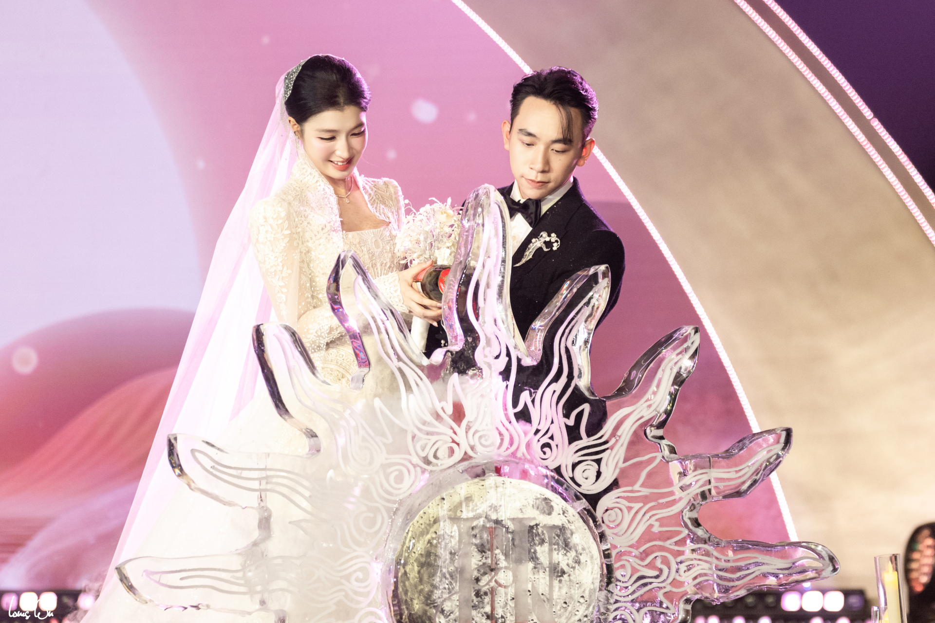 Đ&aacute;m cưới Phương Nhi v&agrave; thiếu gia Minh Ho&agrave;ng: Ch&iacute;nh thức c&ocirc;ng bố h&igrave;nh ảnh b&ecirc;n trong h&ocirc;n lễ!- Ảnh 2.