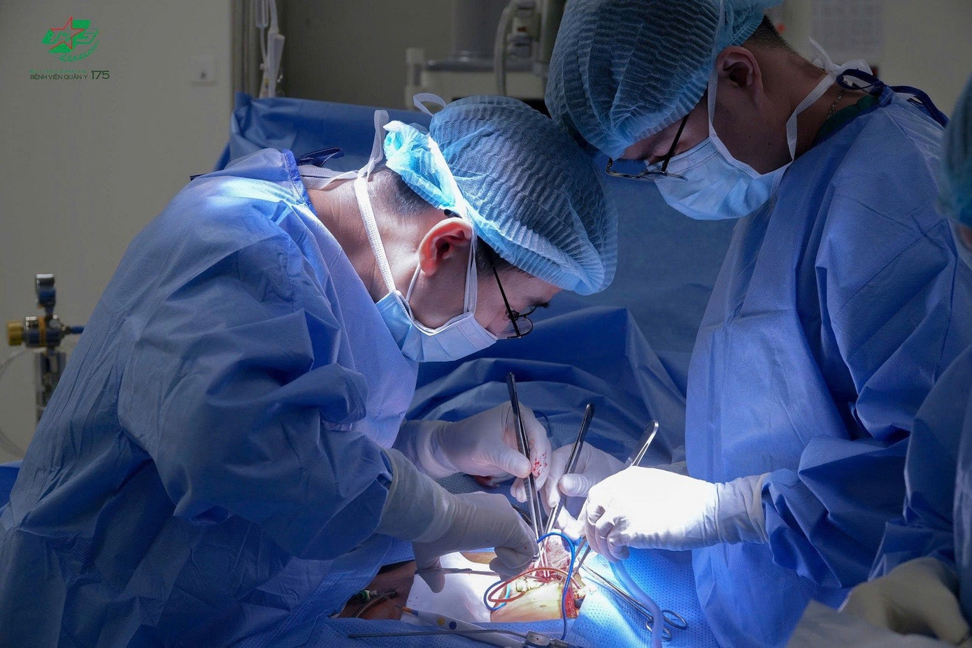 Cứu sống người đ&agrave;n &ocirc;ng li&ecirc;n tiếp ngừng tim v&igrave; rối loạn nhịp &aacute;c t&iacute;nh- Ảnh 2.