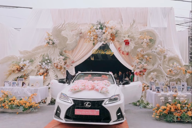 Đ&aacute;m cưới Ph&uacute; Thọ m&agrave; như lễ sắc phong vương hậu: C&ocirc; d&acirc;u đội vương miện khủng, cầm b&oacute; hoa cưới bằng v&agrave;ng nguy&ecirc;n chất- Ảnh 13.