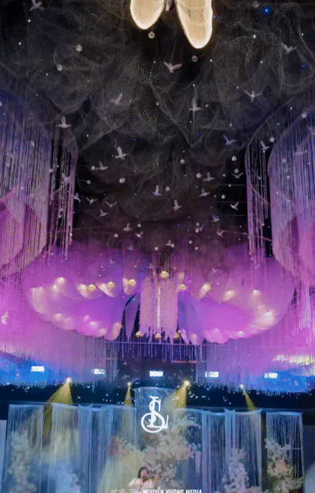 Đ&aacute;m cưới Ph&uacute; Thọ m&agrave; như lễ sắc phong vương hậu: C&ocirc; d&acirc;u đội vương miện khủng, cầm b&oacute; hoa cưới bằng v&agrave;ng nguy&ecirc;n chất- Ảnh 10.