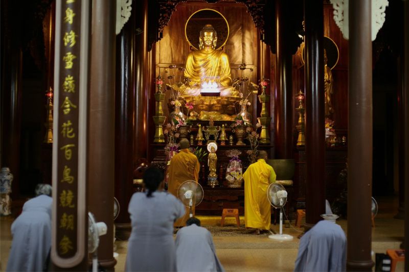 C&oacute; g&igrave; trong ng&ocirc;i ch&ugrave;a diễn ra lễ cưới của &Aacute; hậu? Nằm tr&ecirc;n n&uacute;i cao 500m, sở hữu Bảo th&aacute;p hiếm ở Việt Nam- Ảnh 14.