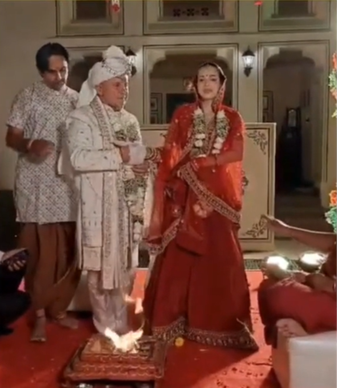 Con g&aacute;i 27 tuổi lấy chồng U80 tuổi, bố mẹ "kh&oacute;c như mưa" đi đưa d&acirc;u- Ảnh 3.