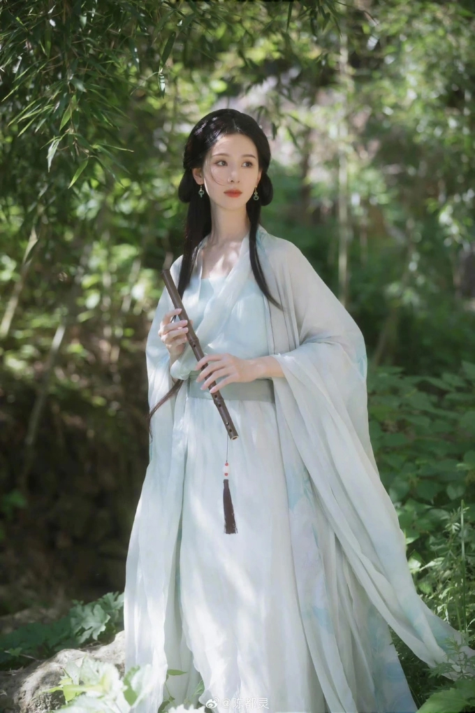 "Thần ti&ecirc;n tỷ tỷ thế hệ mới" xứ Trung da trắng mịn nổi bật: Ng&agrave;y n&agrave;o cũng ăn 1 thứ chợ Việt b&aacute;n đầy để da mọng collagen, rất tốt sức khỏe- Ảnh 3.